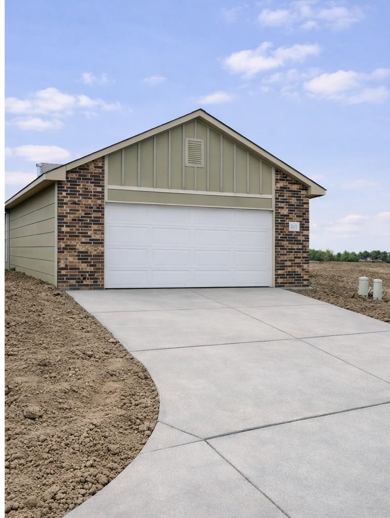 5165 N Sweetwater Rd, Maize, KS 67101