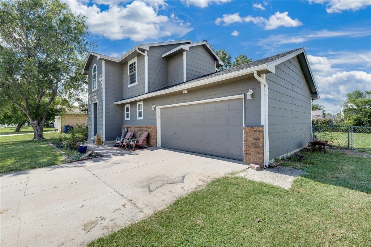 416 E School St, Rose Hill, KS 67133