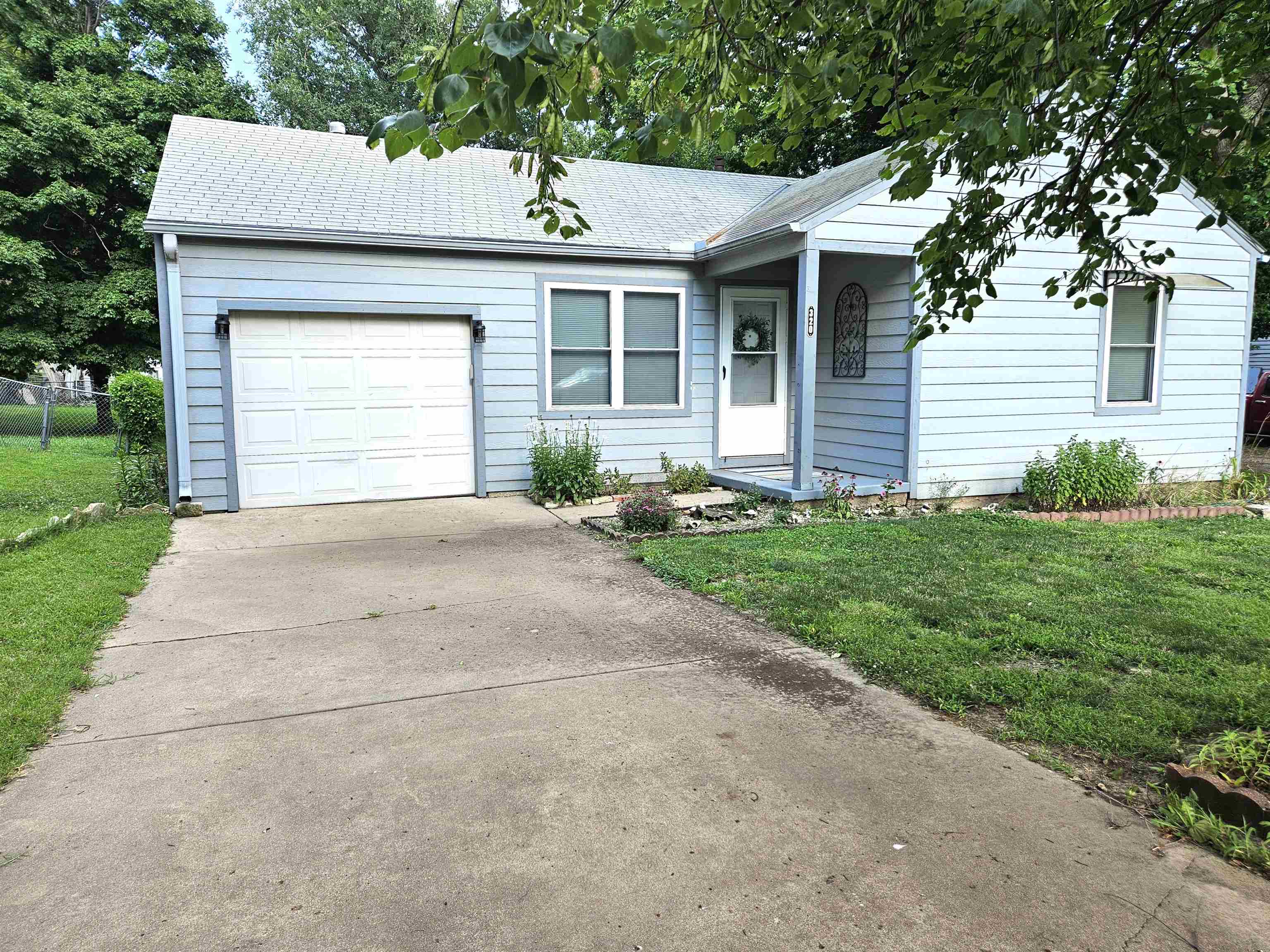 320 Mccabe St, Winfield, KS 67156