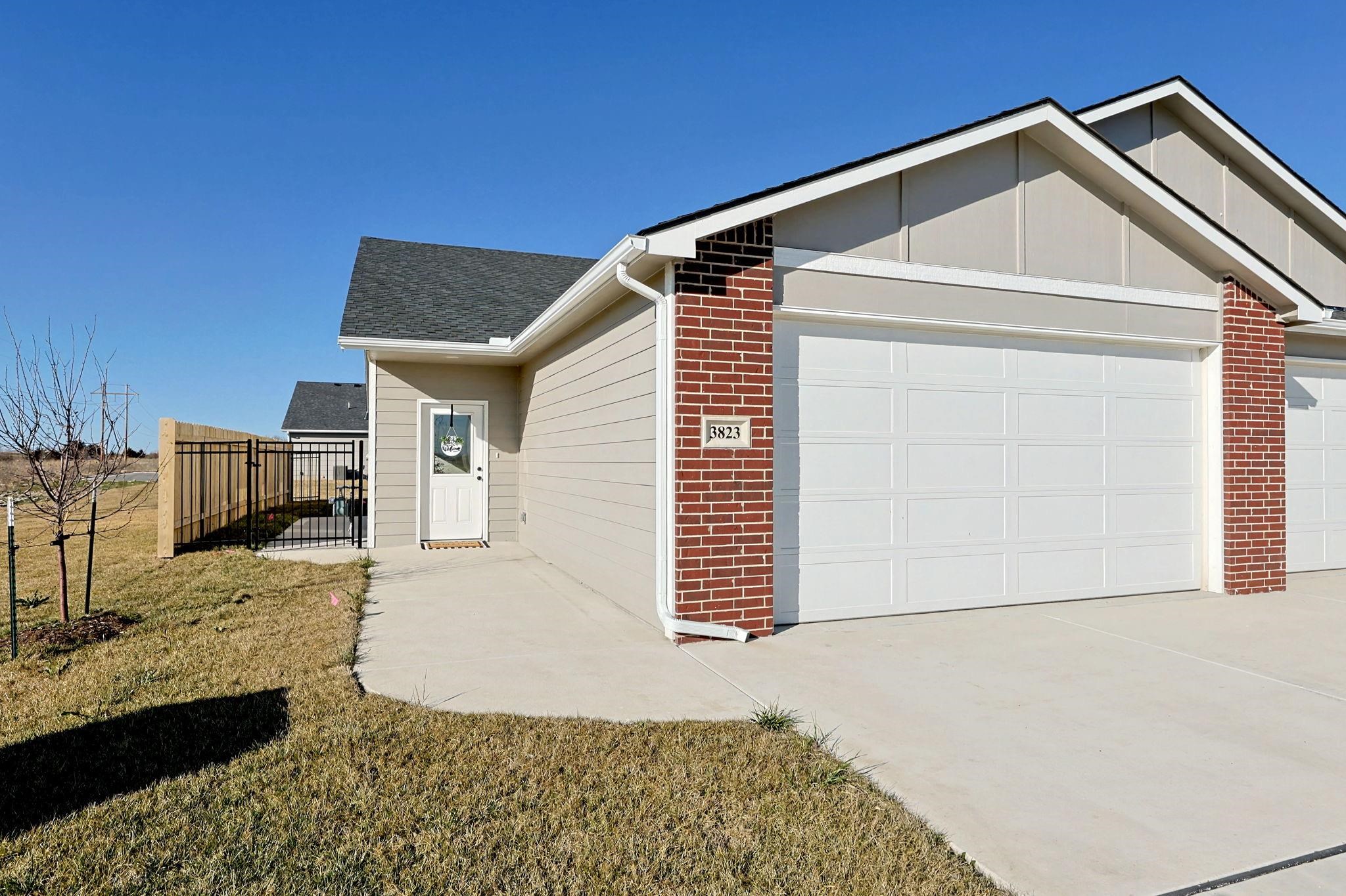 3833 S Bluelake Ct, Wichita, KS 67215