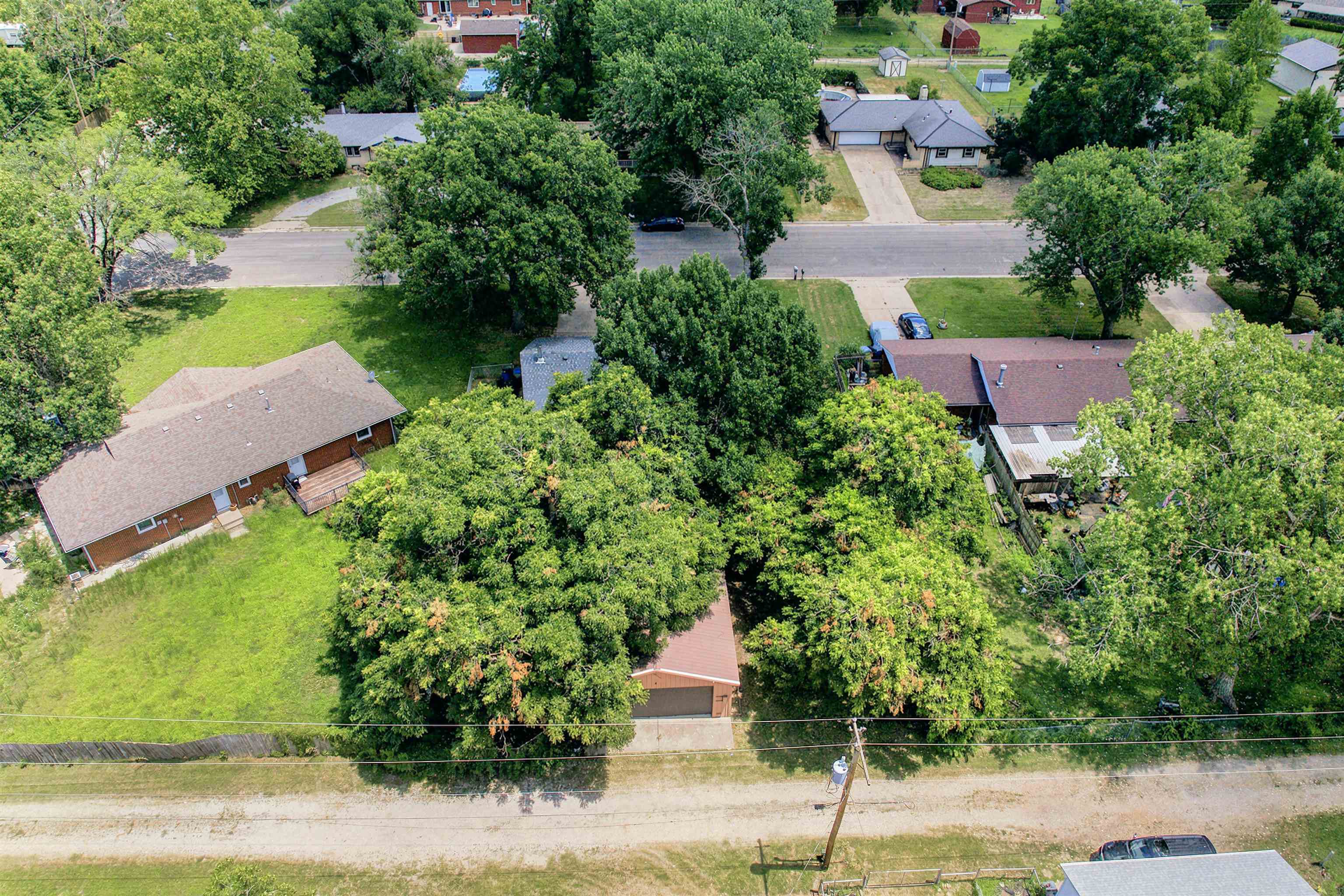 321 S 1st St, Clearwater, KS 67026