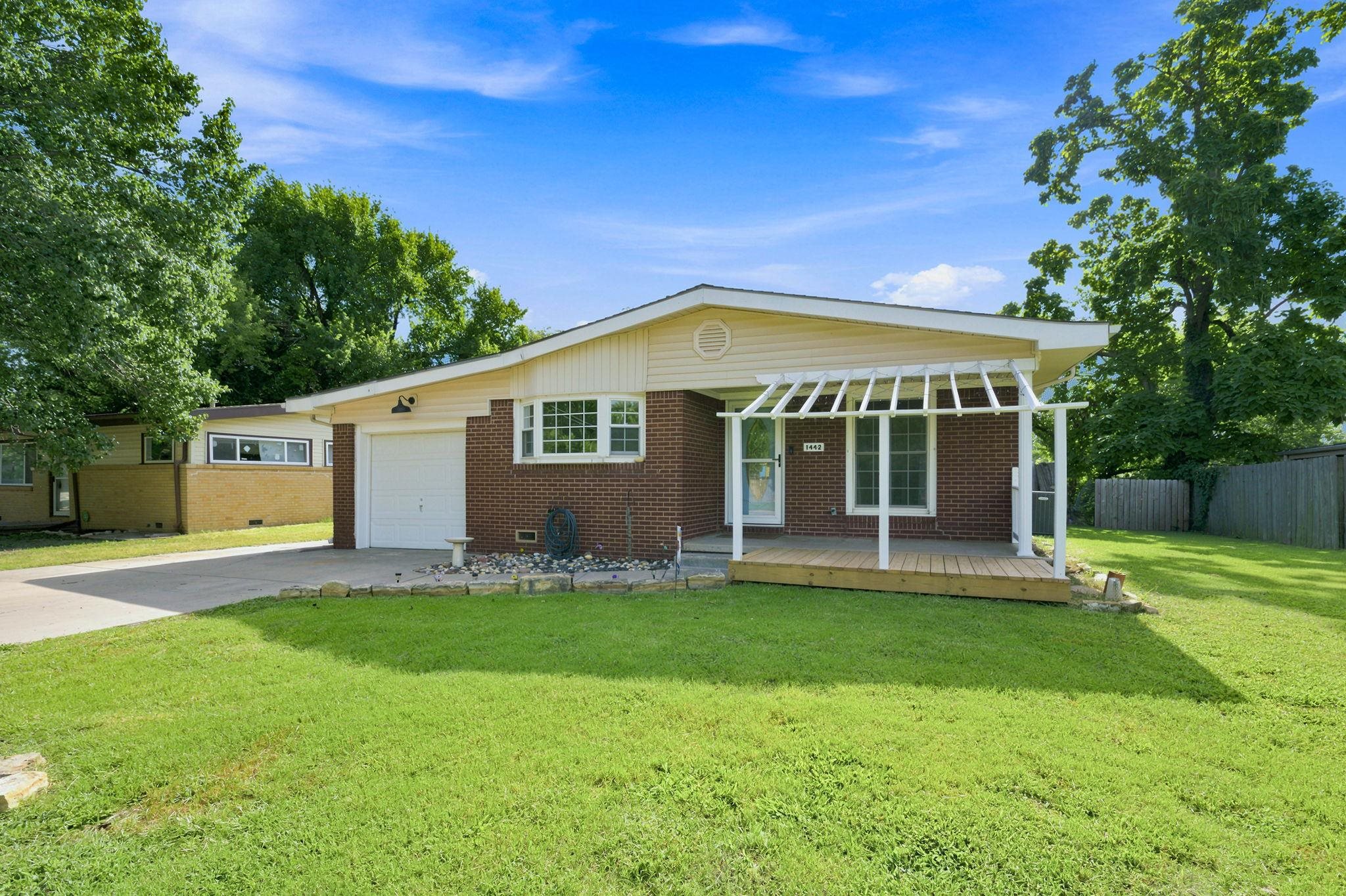 1442 N Prairie Ln, Derby, KS 67037
