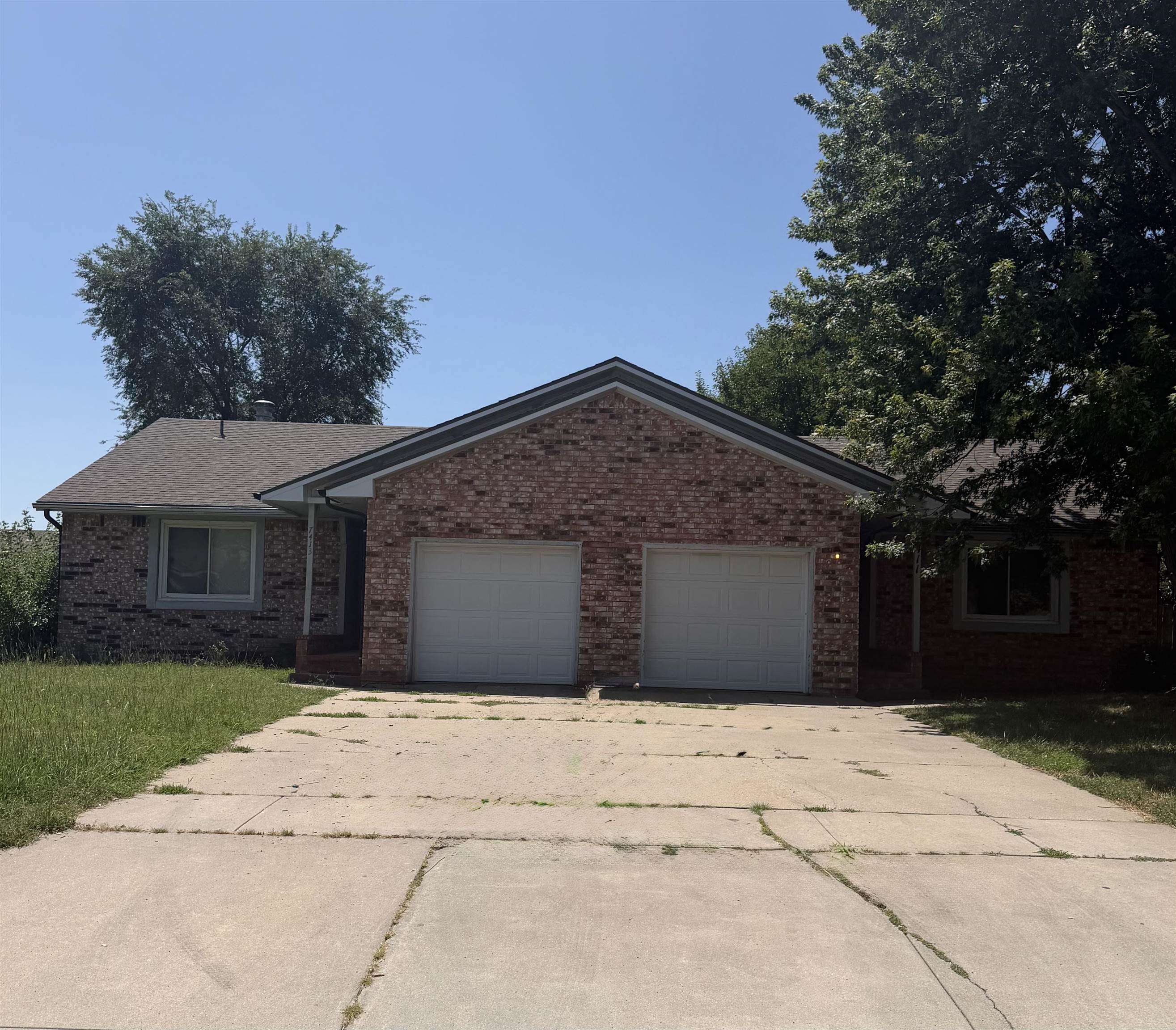 7411 E 18th St, Wichita, KS 67226