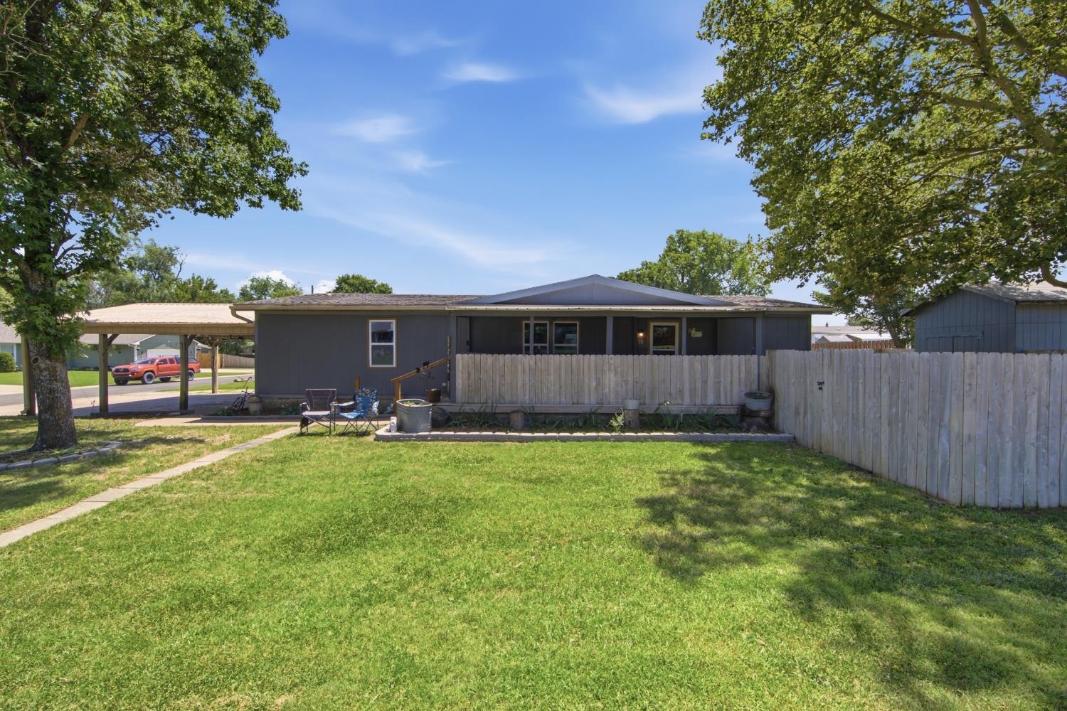 911 E Kelly, Augusta, KS 67010