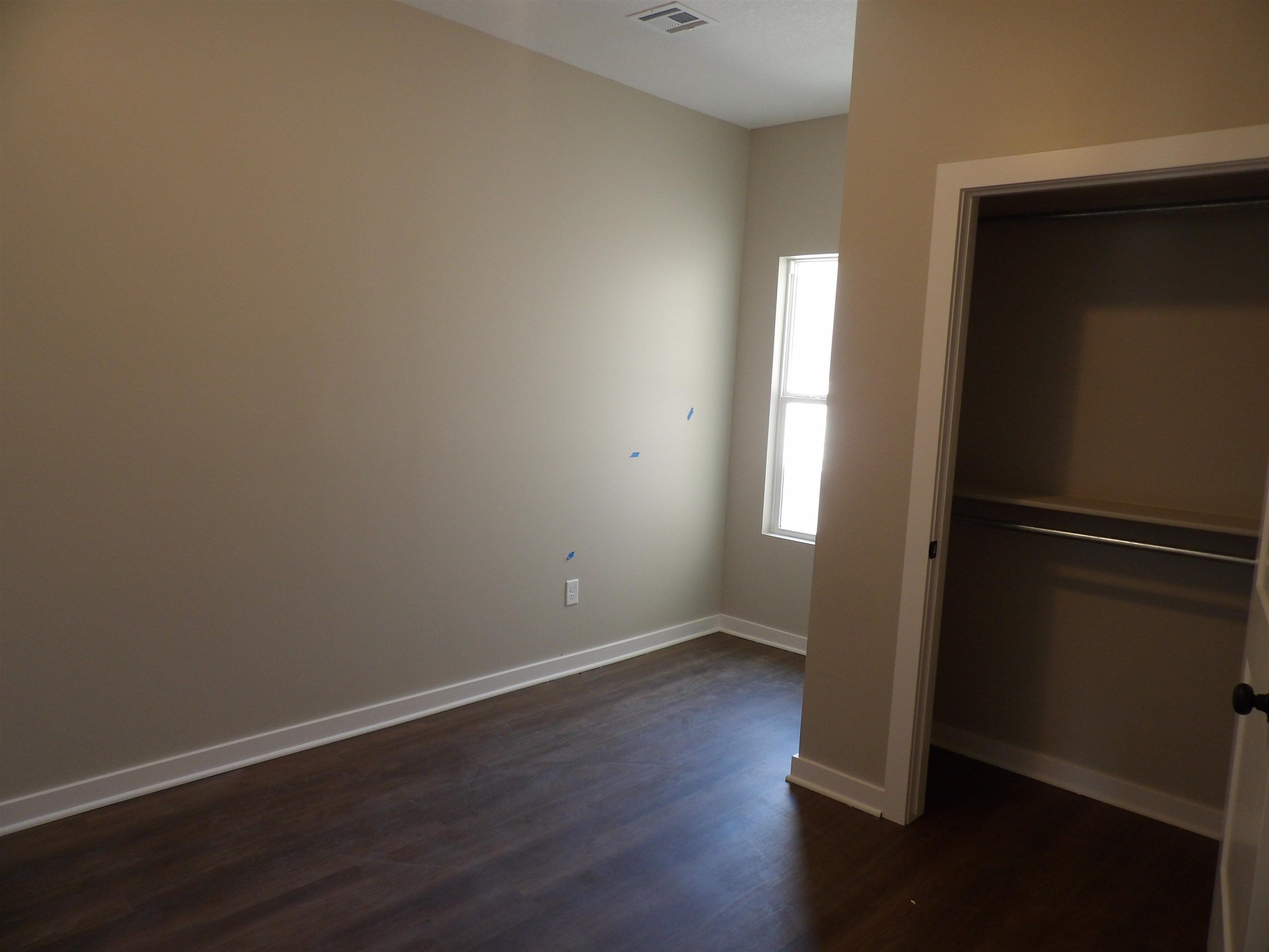 909-911 S Fox Ridge St, Newton, KS 67114