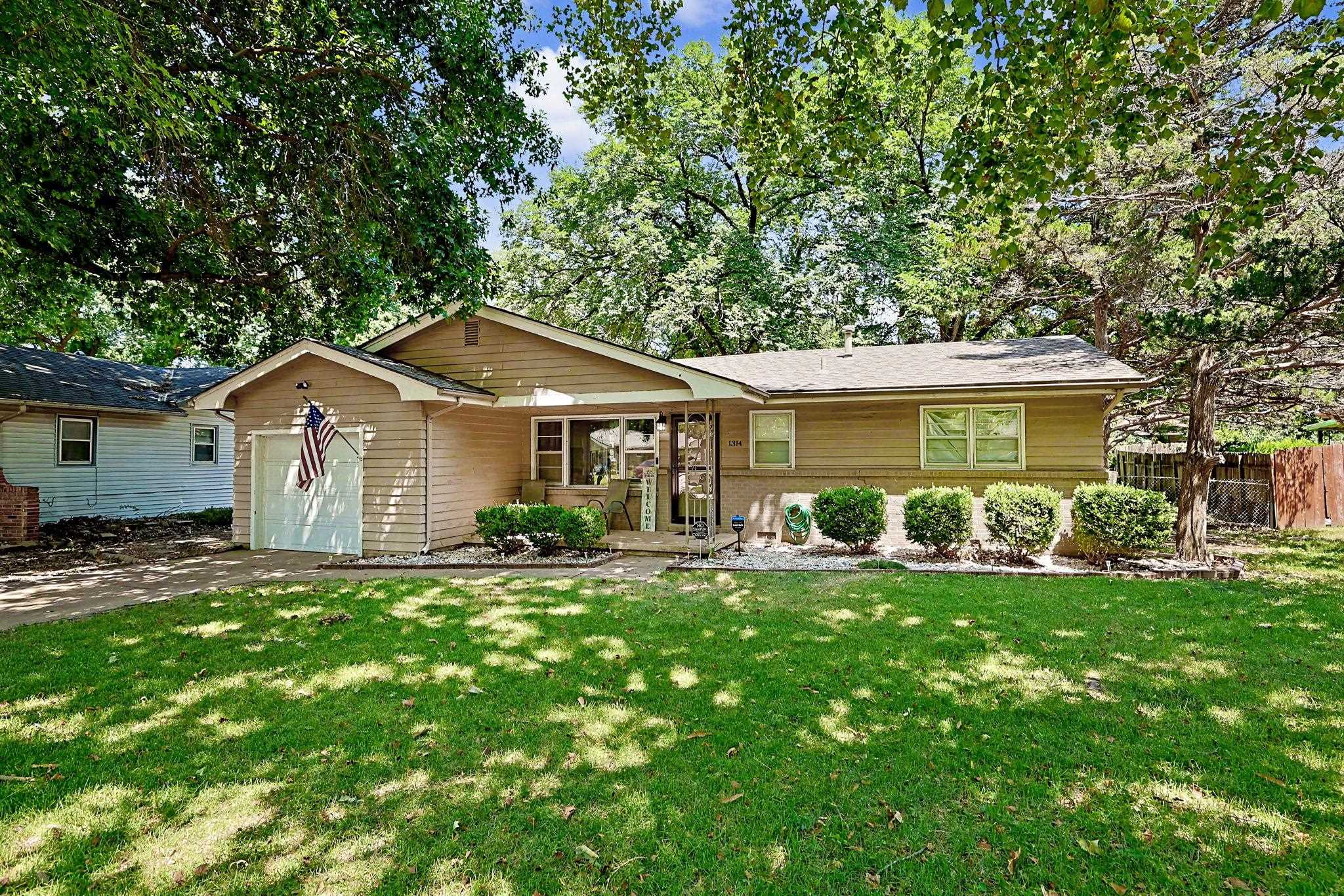 1314 N Westview Dr, Derby, KS 67037