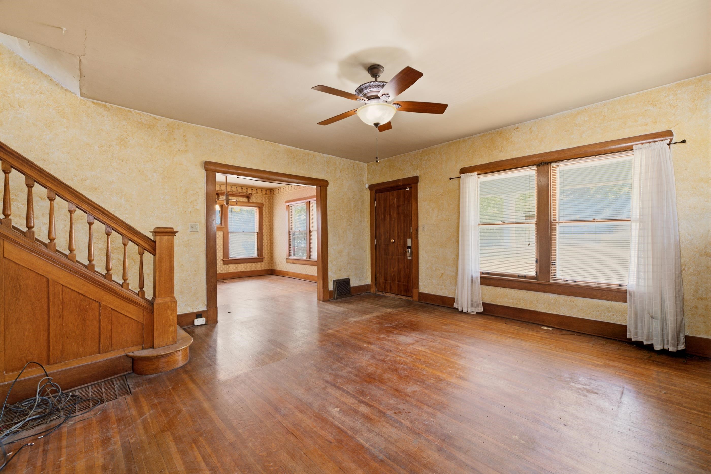 3240 E Country Club Pl, Wichita, KS 67208