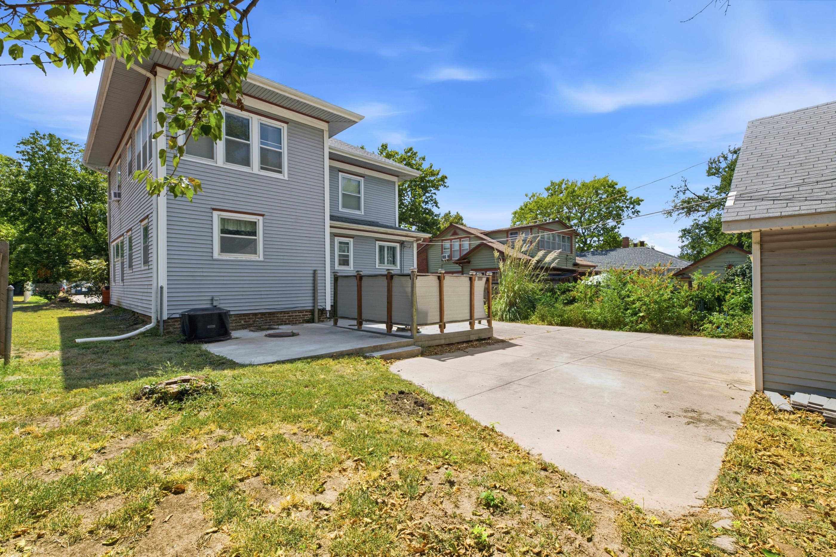 3240 E Country Club Pl, Wichita, KS 67208