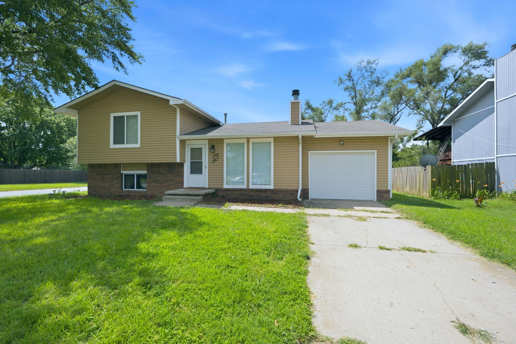 435 E Campus St, Wichita, KS 67216