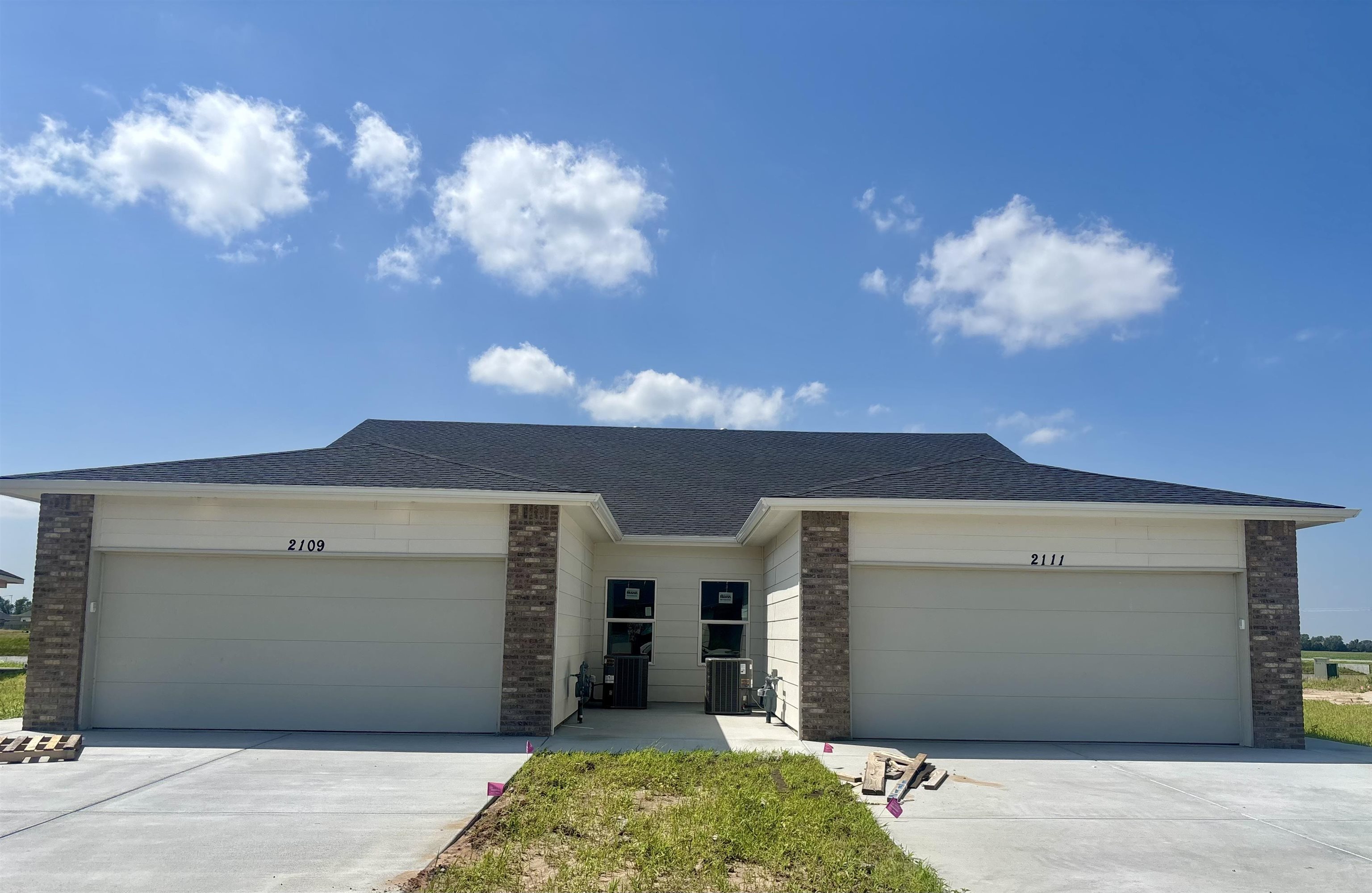 2109-2111 N Melody Ln, Goddard, KS 67052