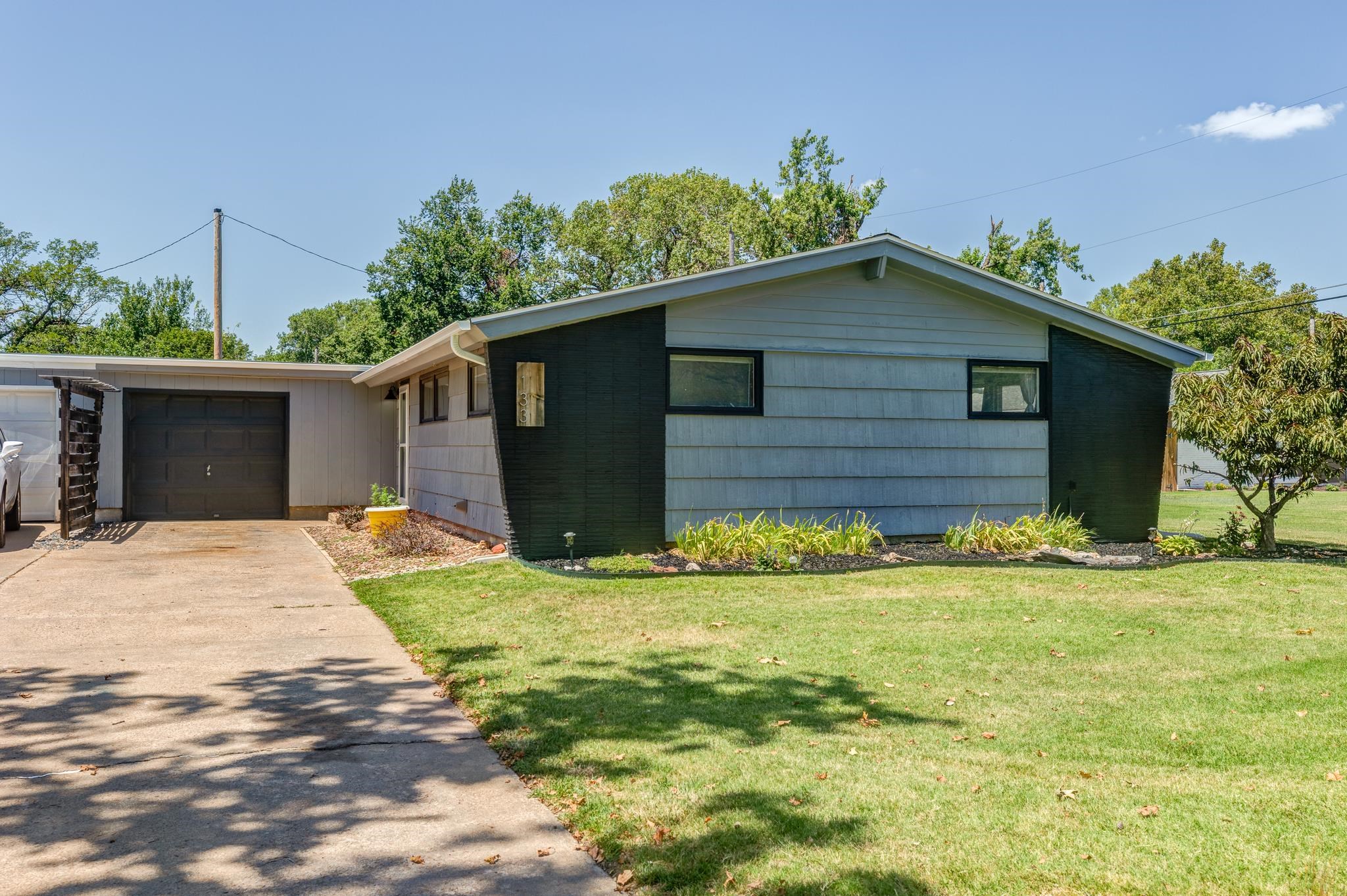 133 Georgia Ave, Salina, KS 67401