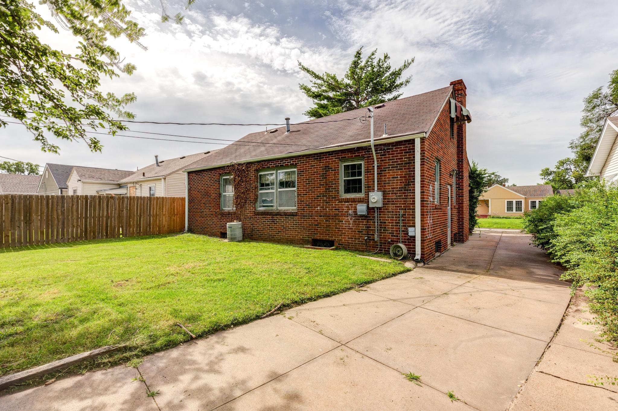 524 Brown St, Salina, KS 67401
