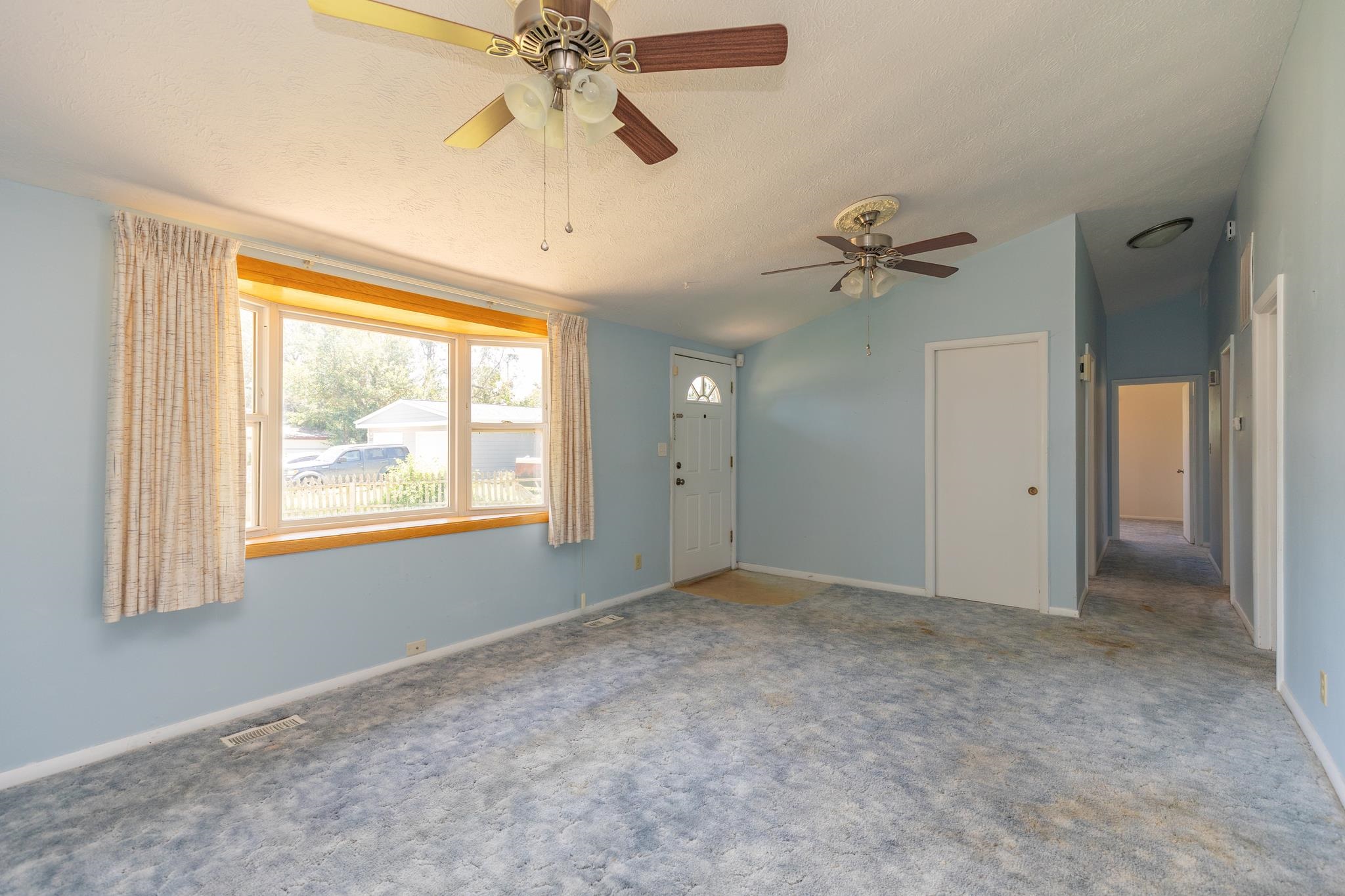 154 Hoover Ct, Salina, KS 67401