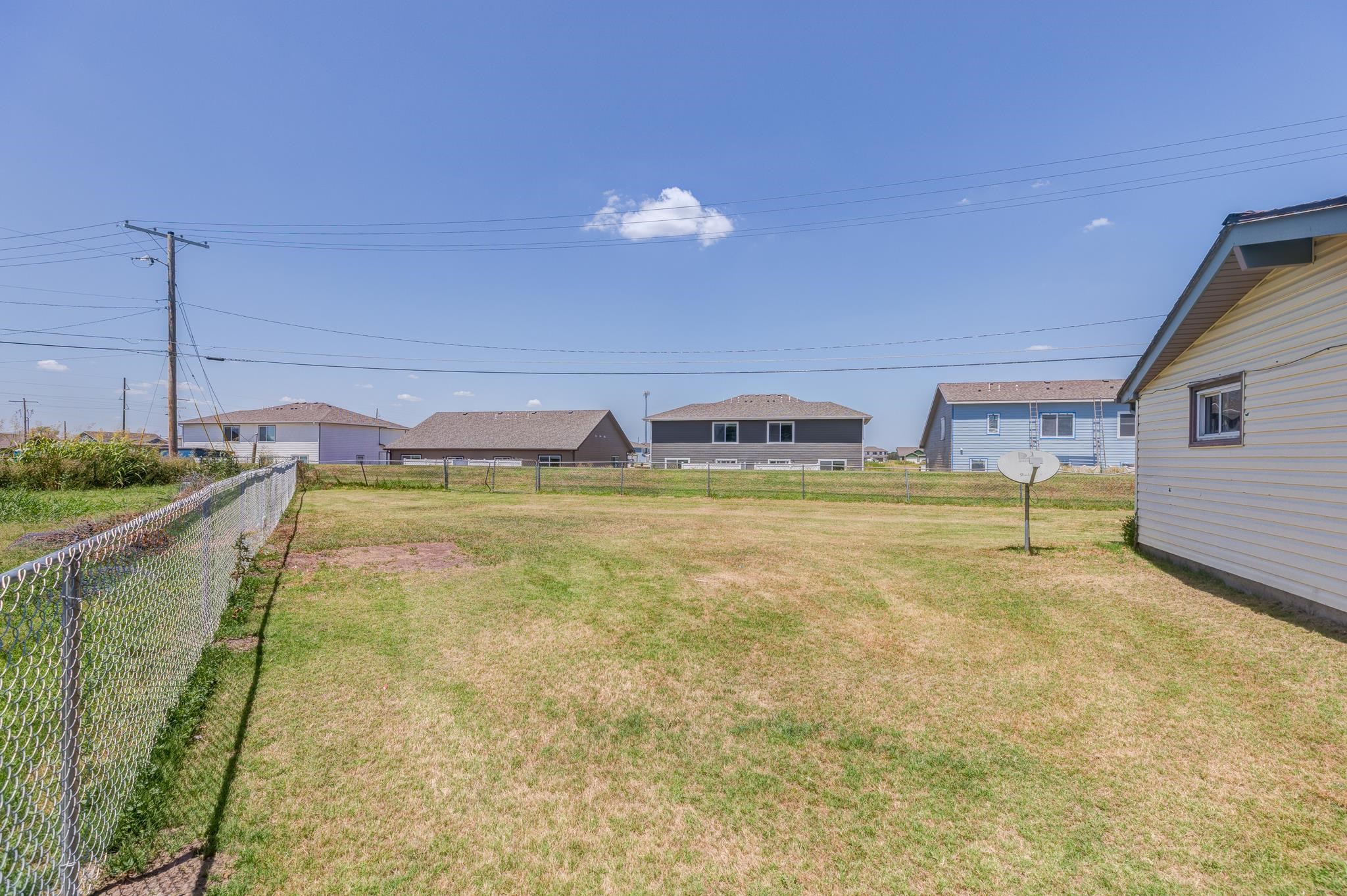 154 Hoover Ct, Salina, KS 67401