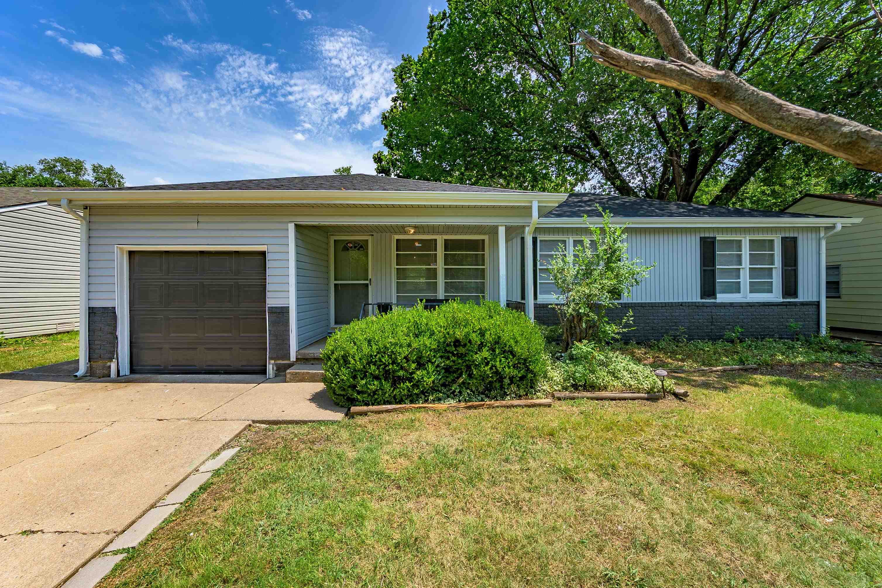2726 N Spruce St, Wichita, KS 67219-4639