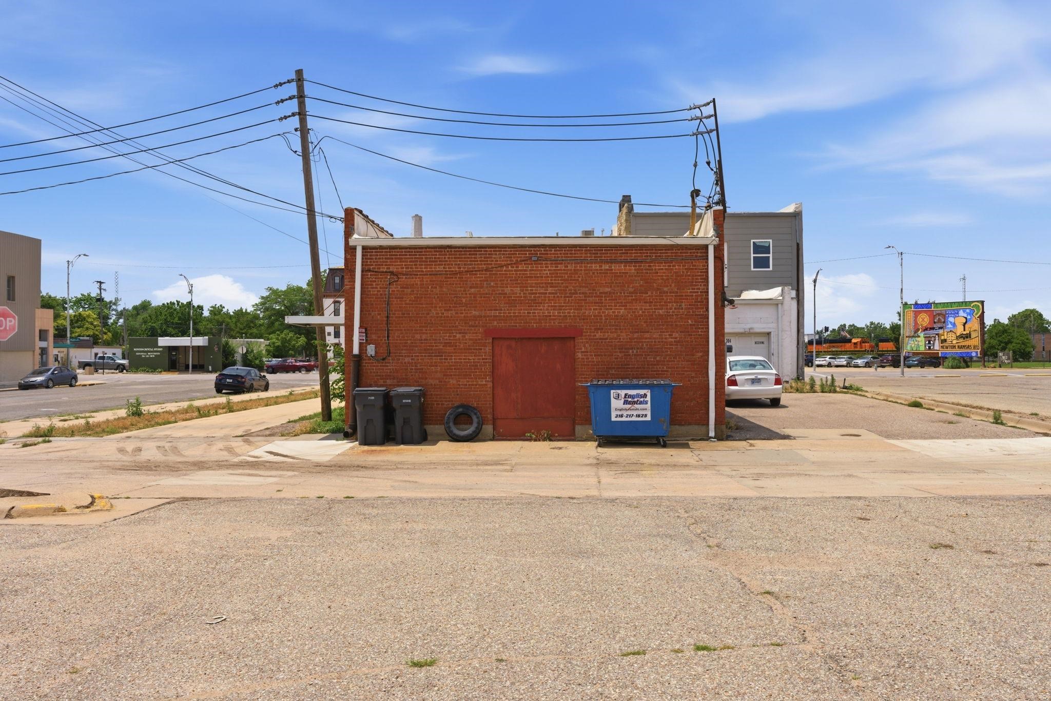 302 N Main St, Newton, KS 67114