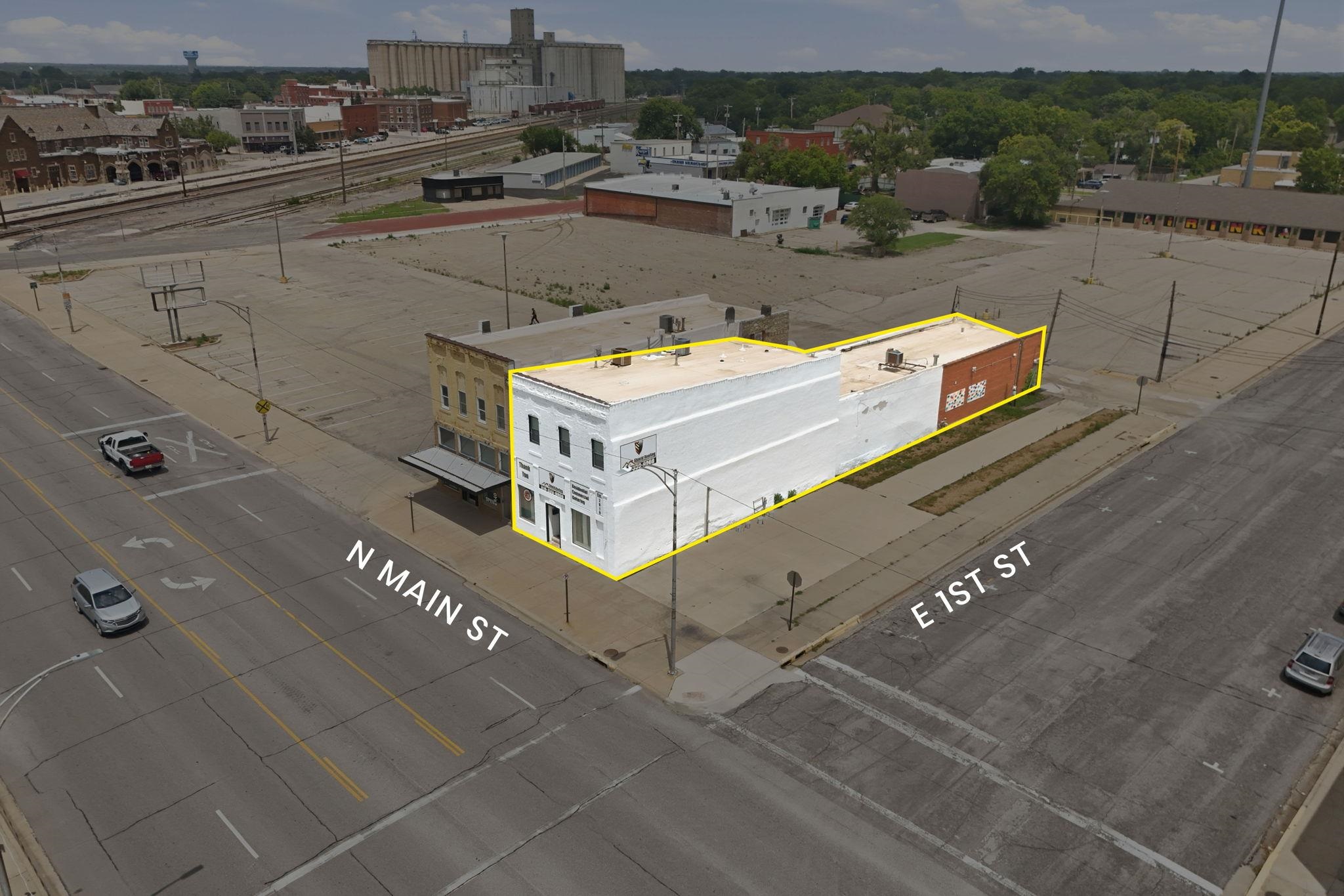 302 N Main St, Newton, KS 67114