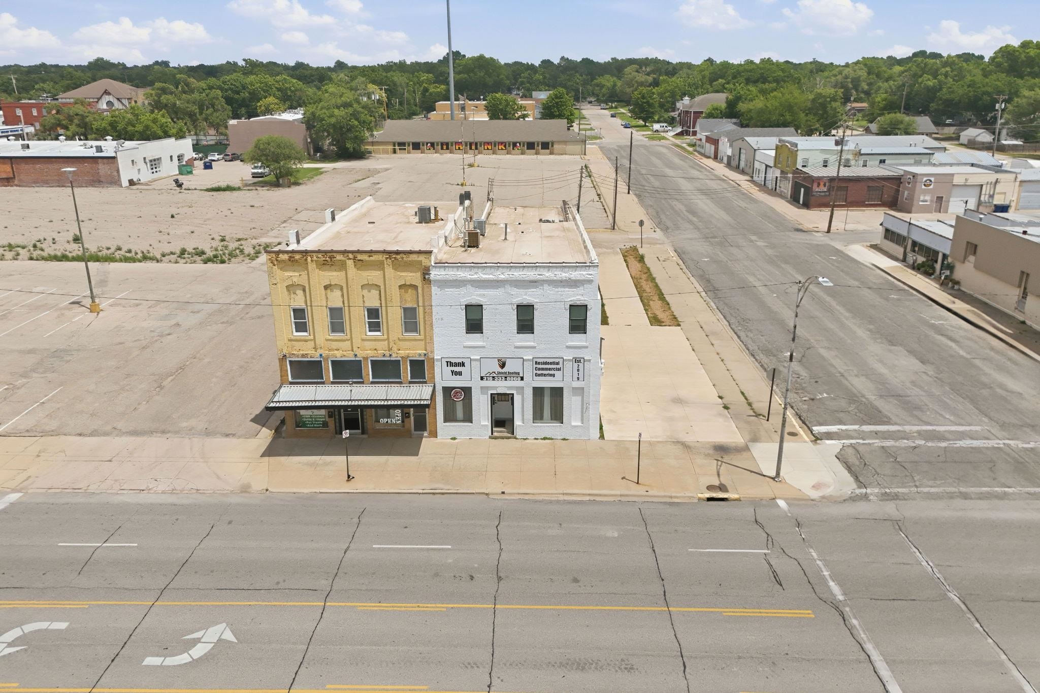 302 N Main St, Newton, KS 67114