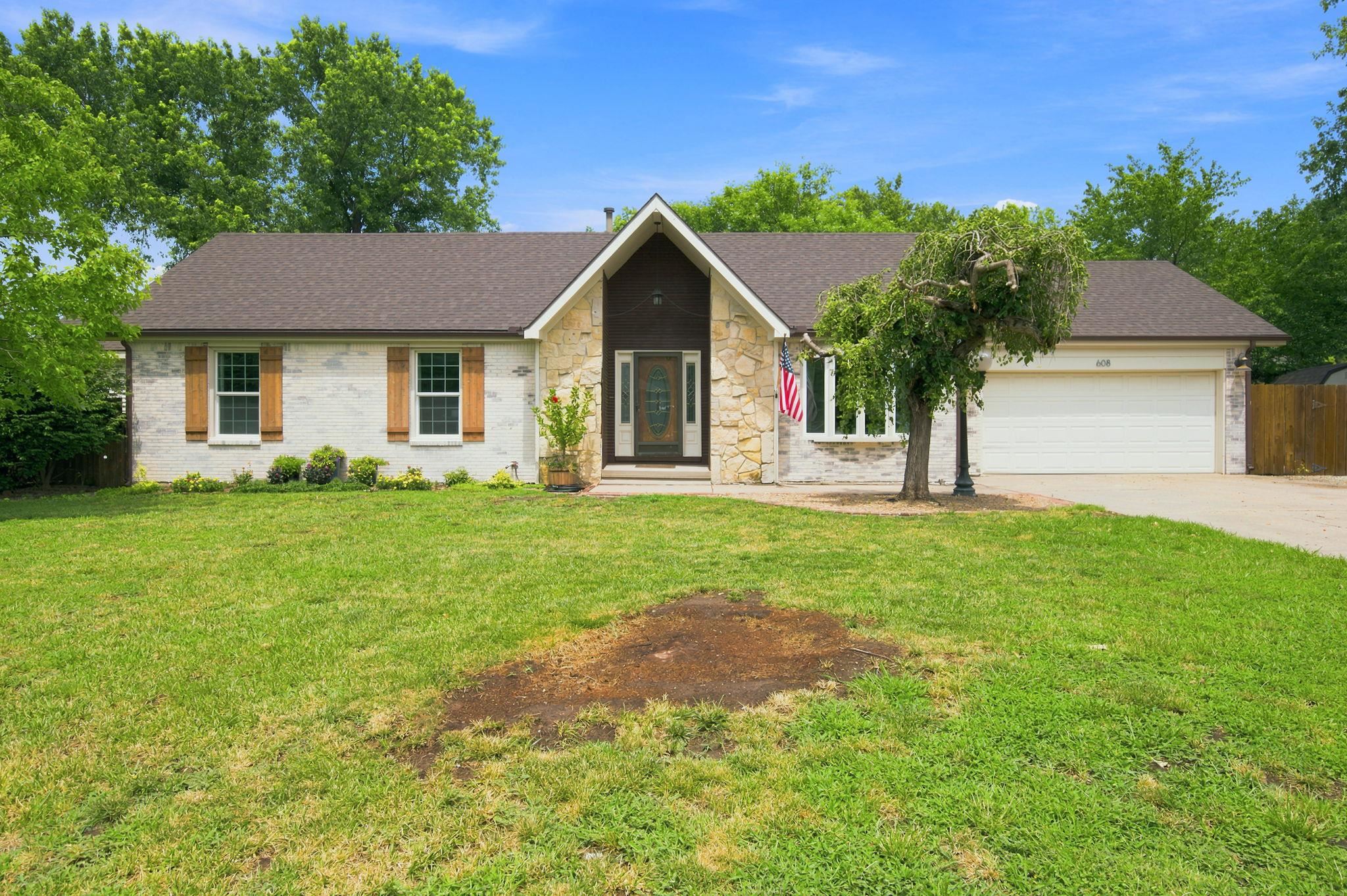 608 E Meadow Rd, El Dorado, KS 67042