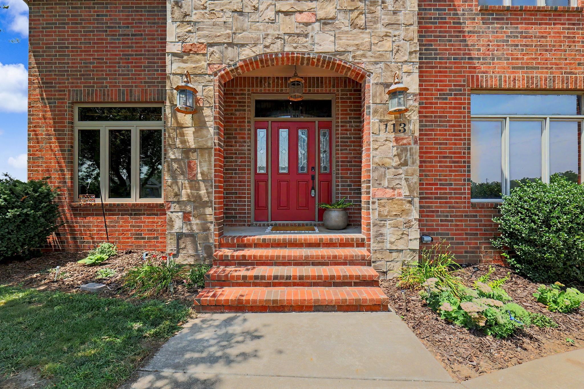 113 N Hibiscus St, Garden Plain, KS 67050