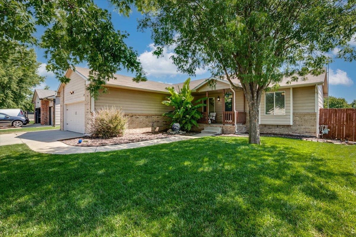 1726 N Prairie Run Cir, Mulvane, KS 67110