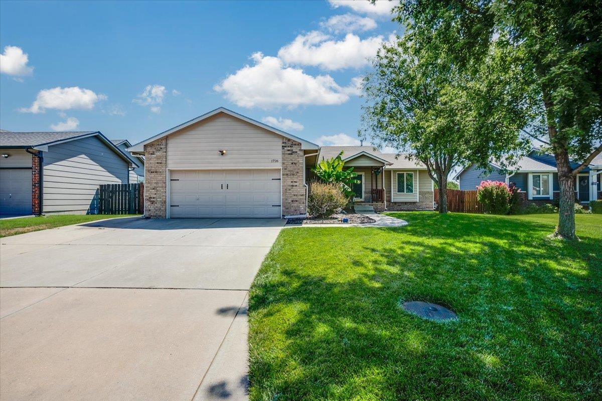 1726 N Prairie Run Cir, Mulvane, KS 67110