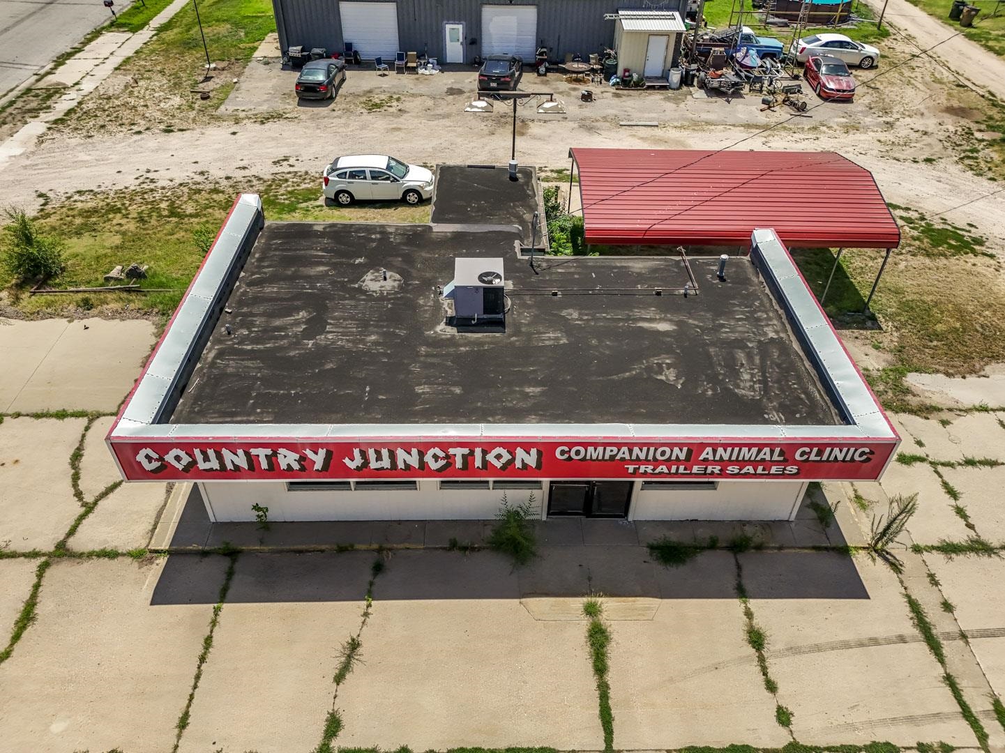 2021 E 4th St, Hutchinson, KS 67501