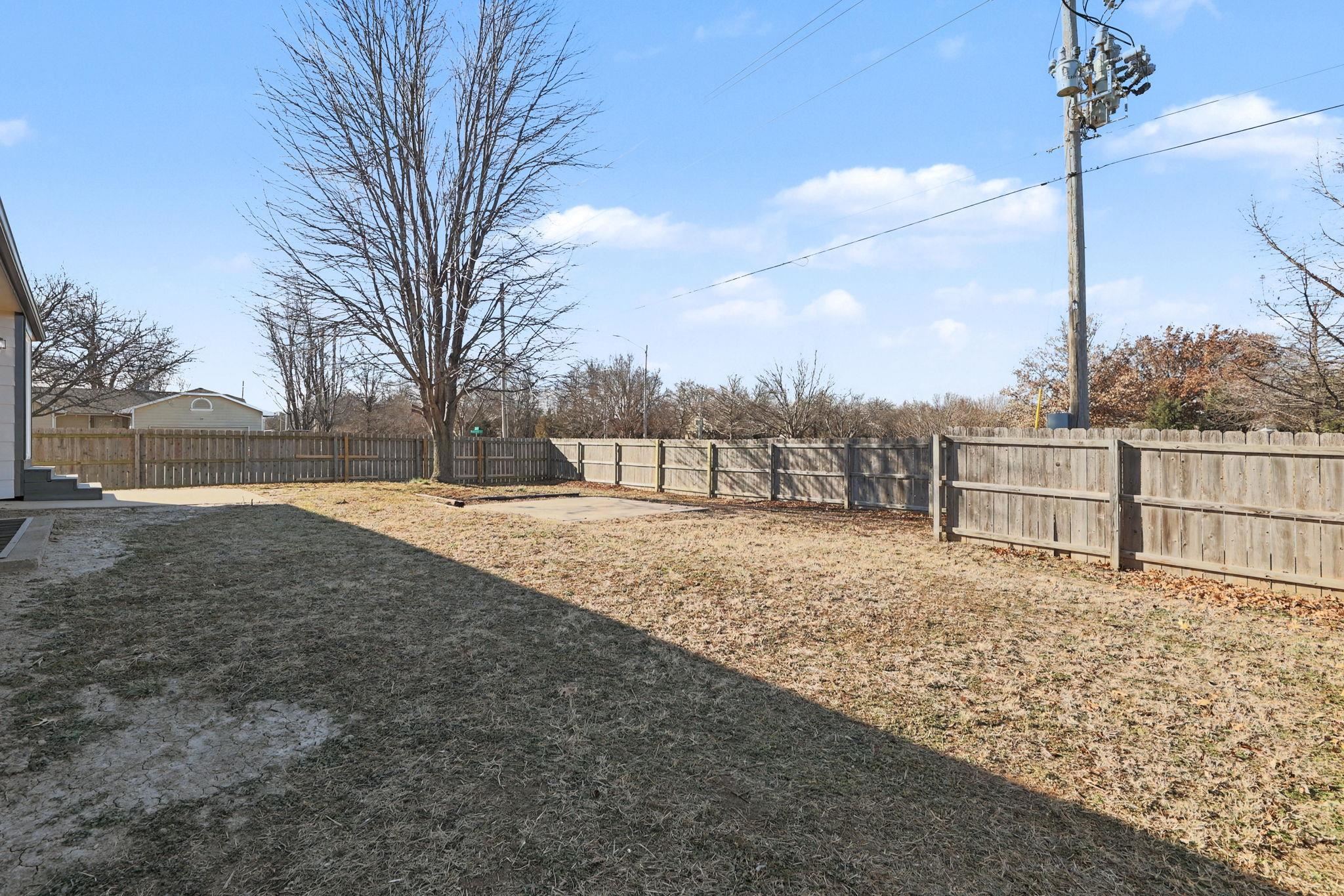 1813 N Pine Grove St, Wichita, KS 67212