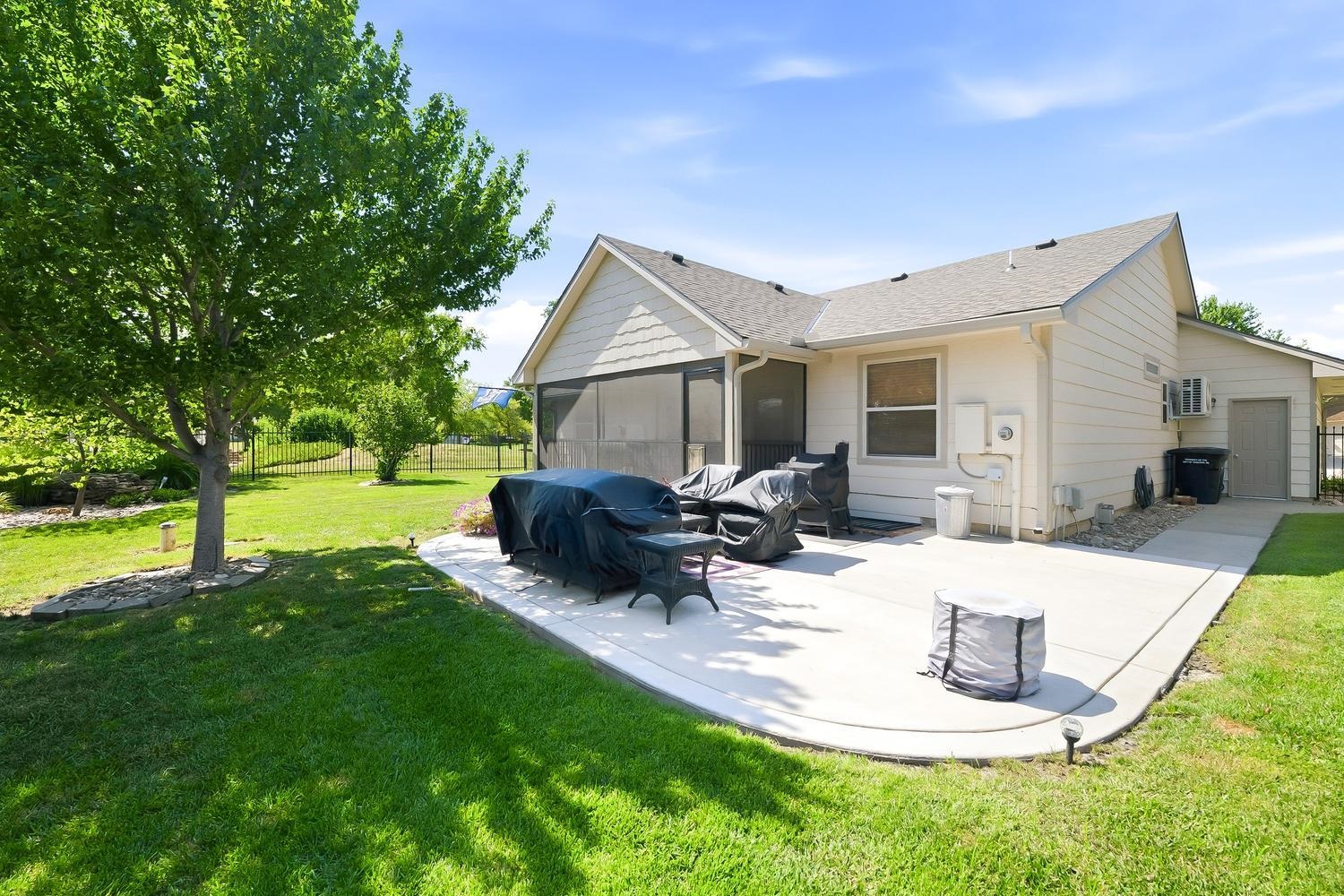 601 Stone Gate Cir, Augusta, KS 67010