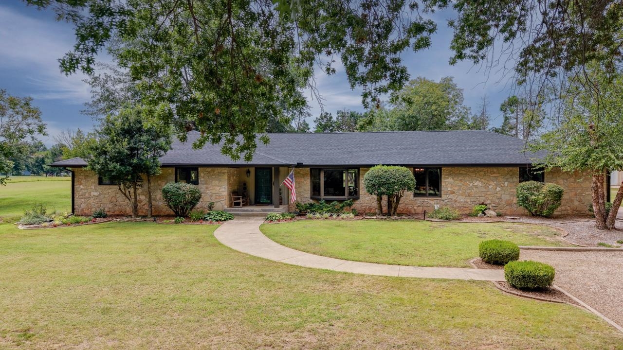 2017 E Chestnut Ave, Arkansas City, KS 67005