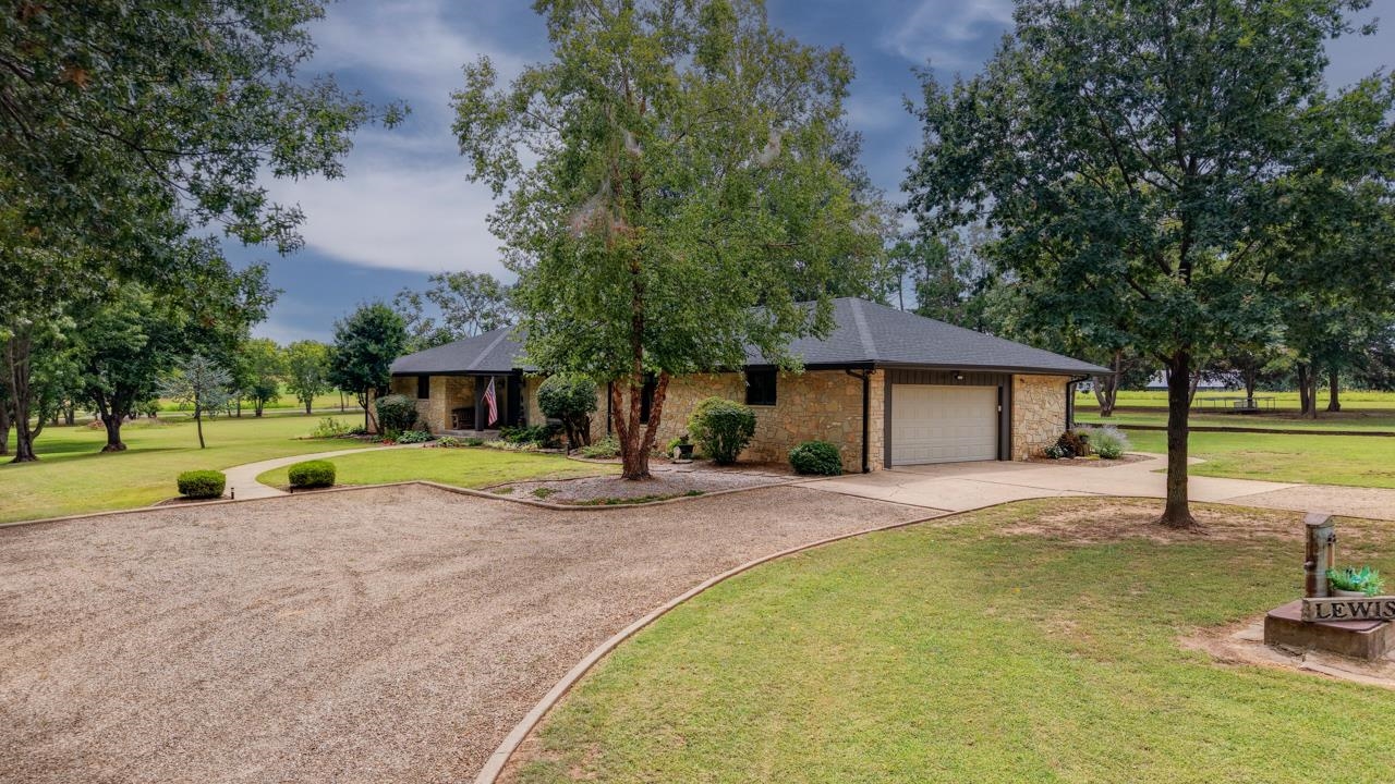 2017 E Chestnut Ave, Arkansas City, KS 67005