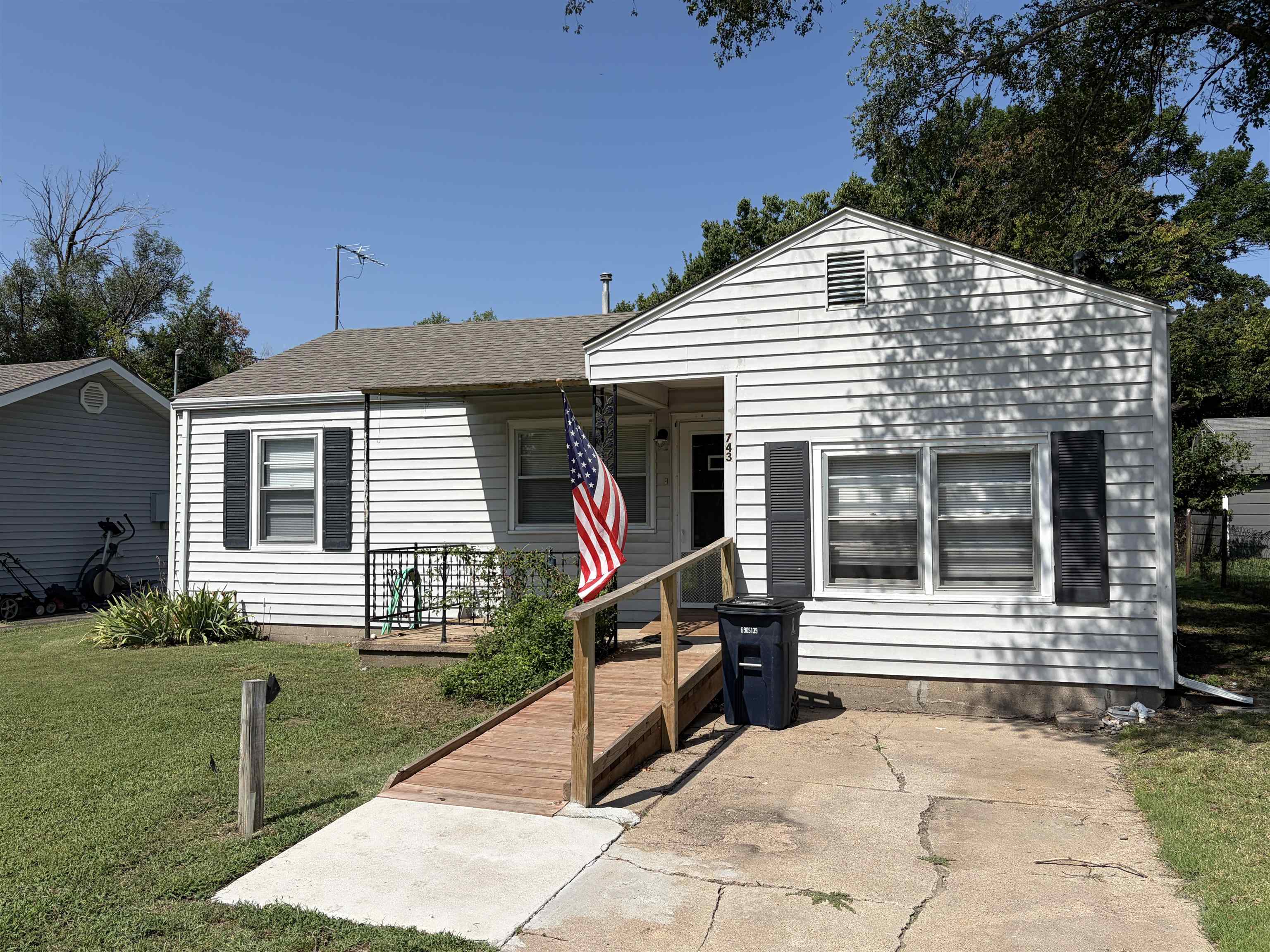 743 S Charron Dr, El Dorado, KS 67042