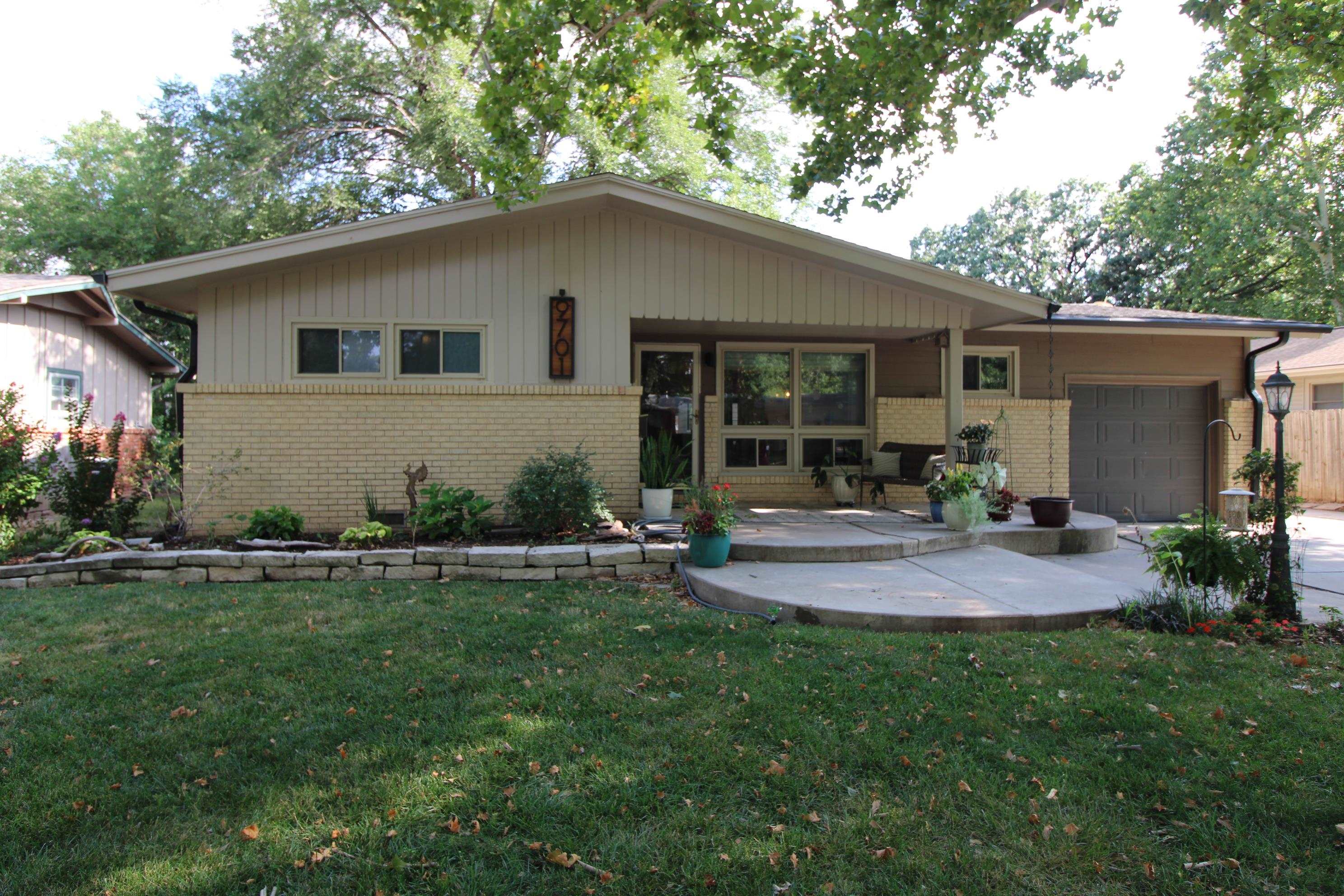 9701 W Kenny Ln, Wichita, KS 67212