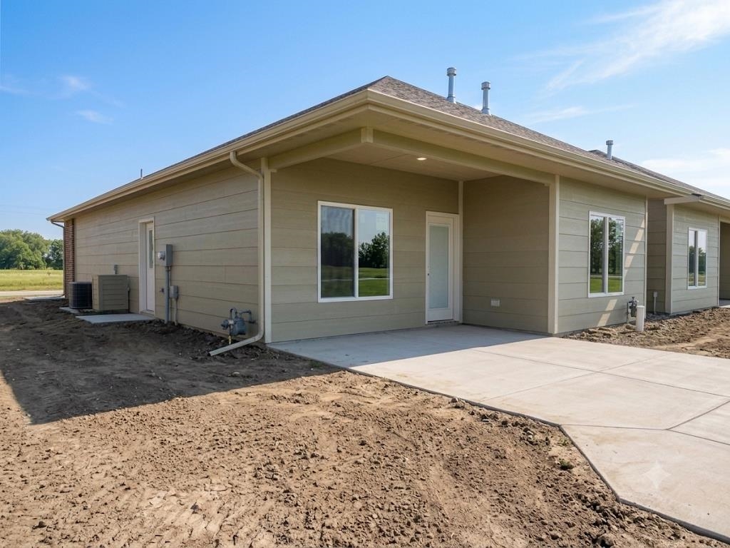 5157 N Sweetwater Rd, Maize, KS 67101