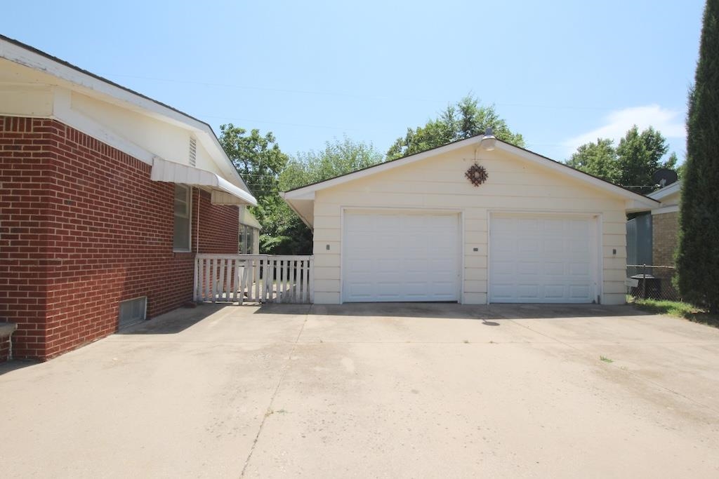 1113 W 27th, Wichita, KS 67204