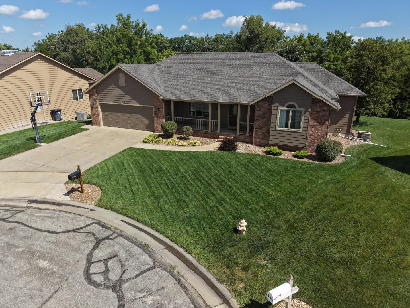 941 Twin Oaks Dr, Salina, KS 67401