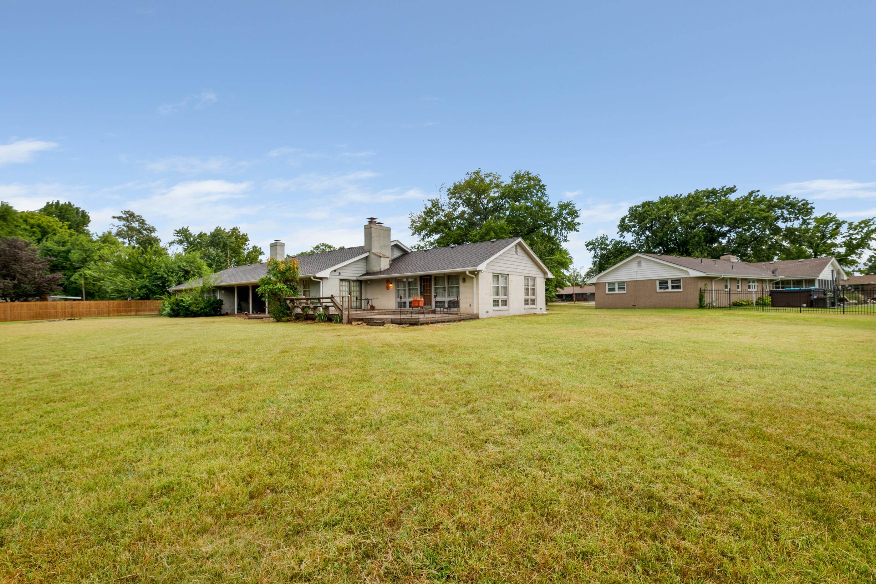 1348 N Estate Ct, Wichita, KS 67208