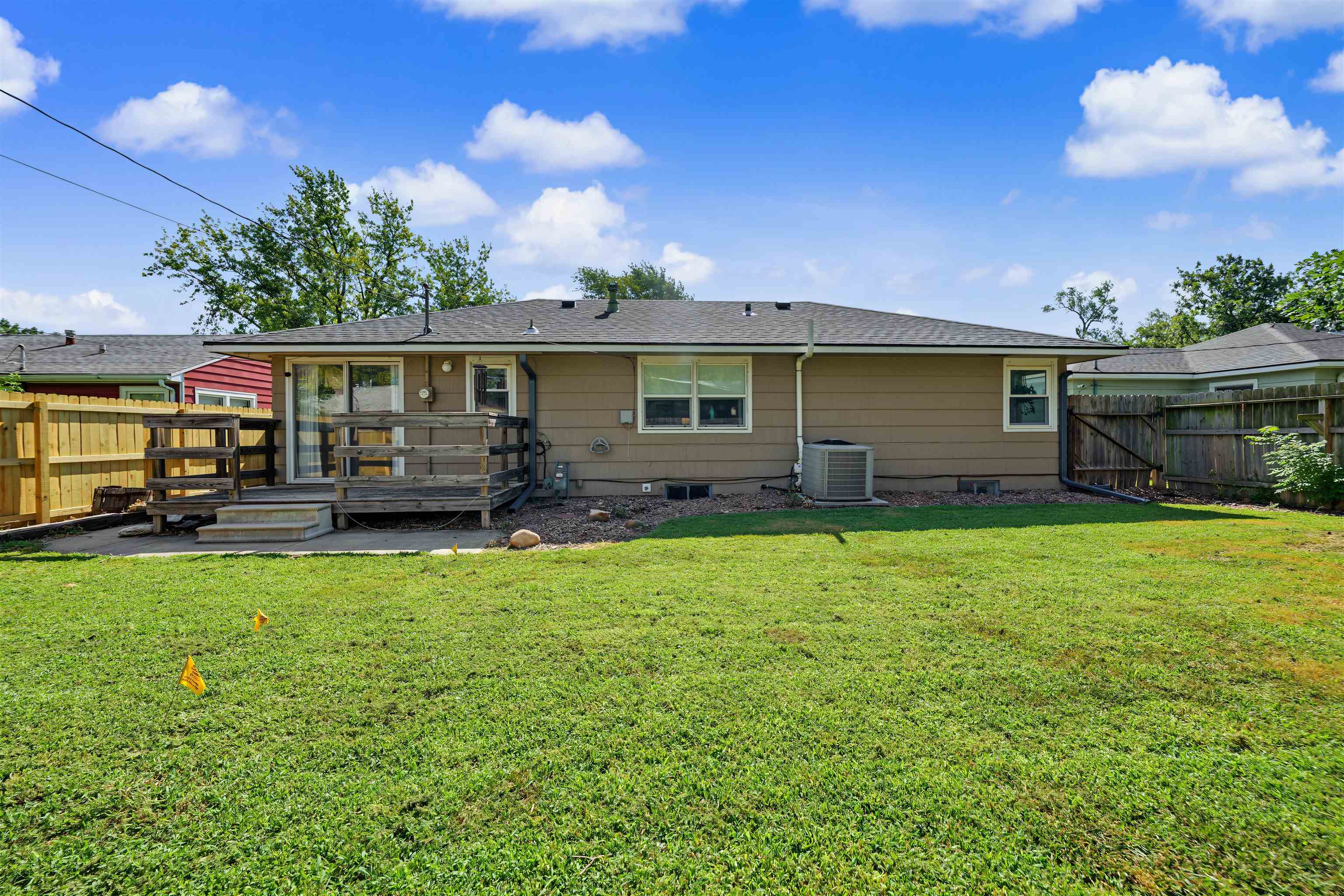 1938 Larson St, Salina, KS 67401