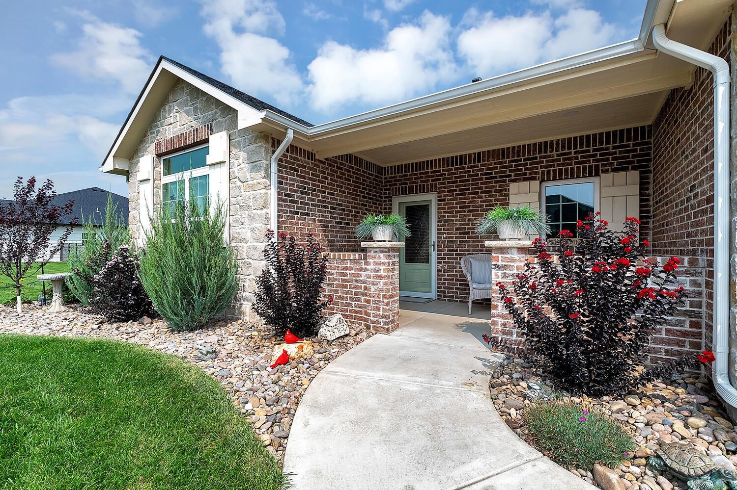 1774 N Forestview Ct, Wichita, KS 67235