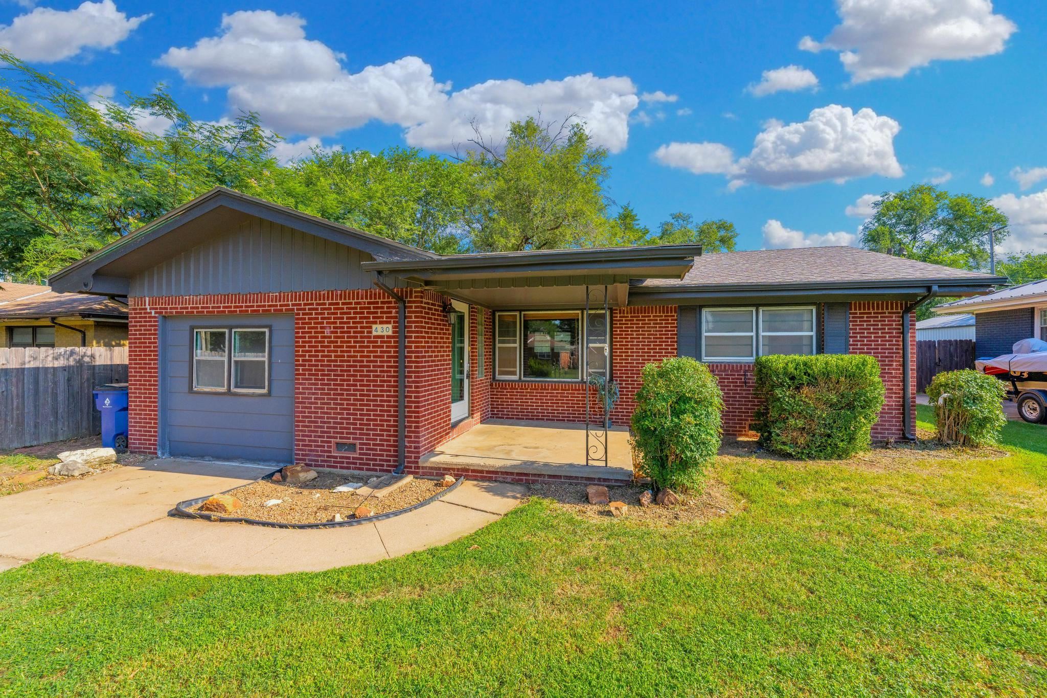 430 E 8th, Belle Plaine, KS 67013