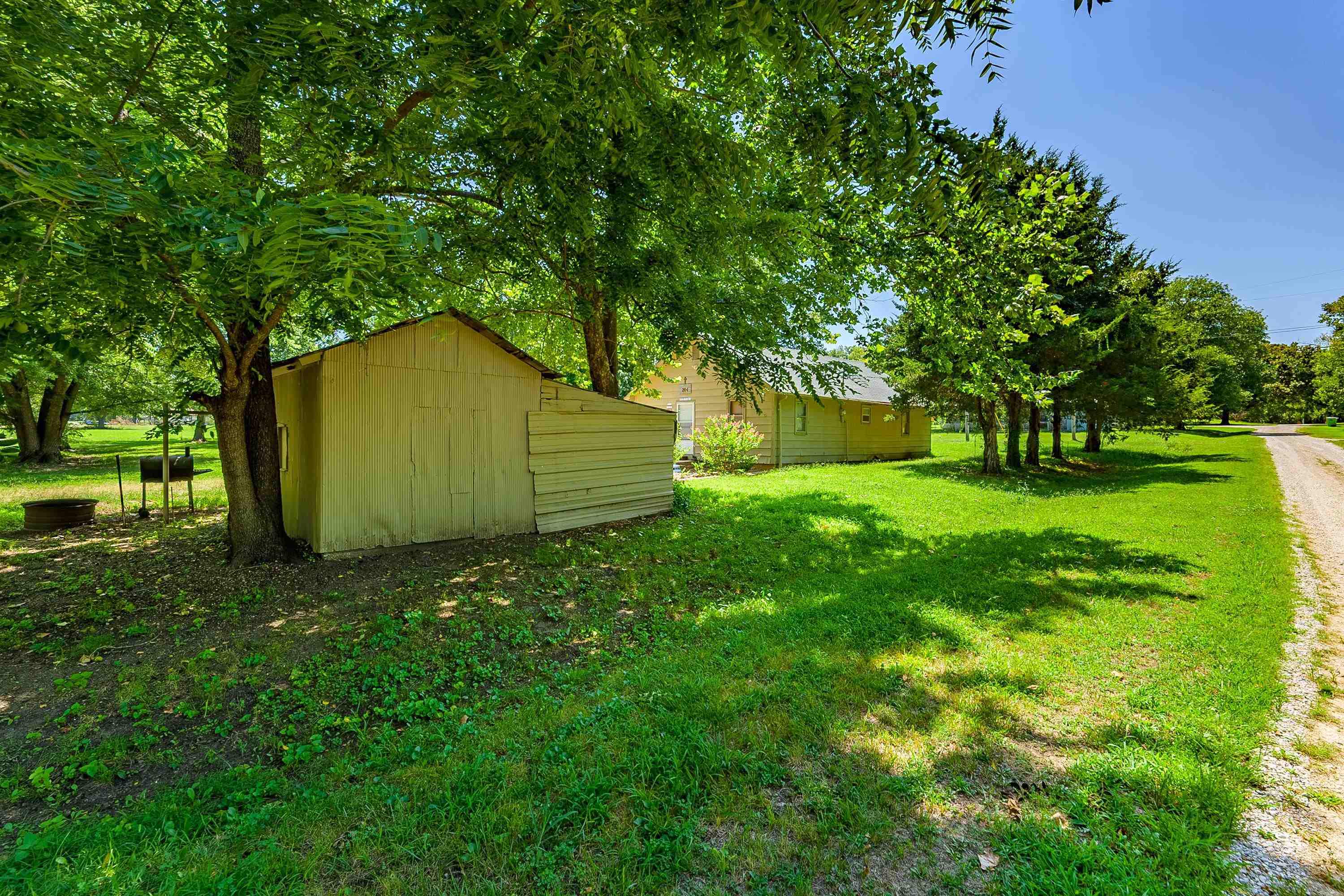 204 East St, Fall River, KS 67047