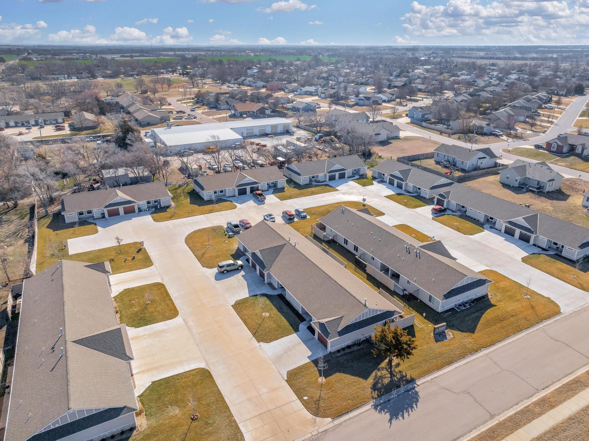 320 N Warren Ave Unit 602, Rose Hill, KS 67133
