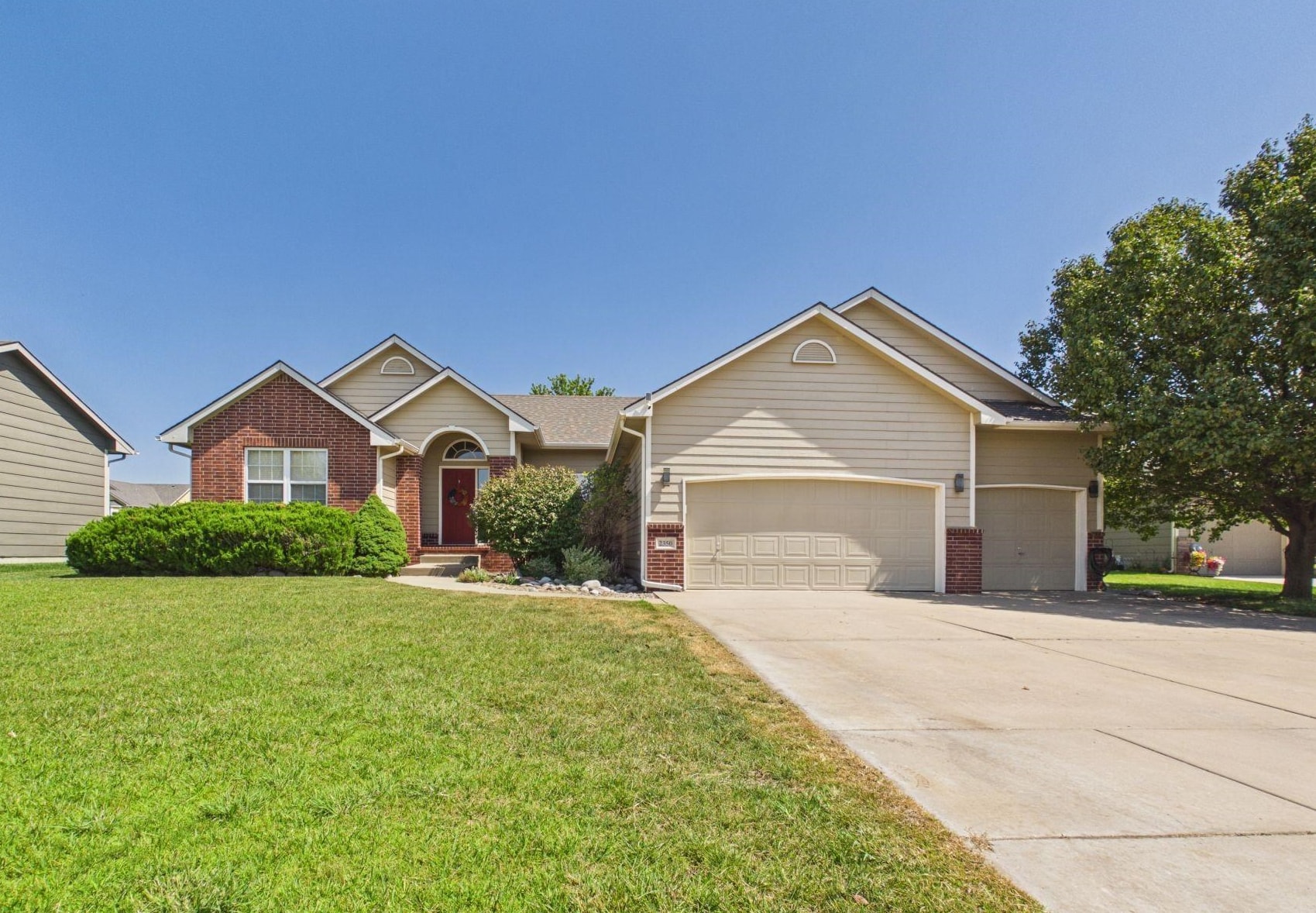 2350 N Castle Rock Ct, Wichita, KS 67228