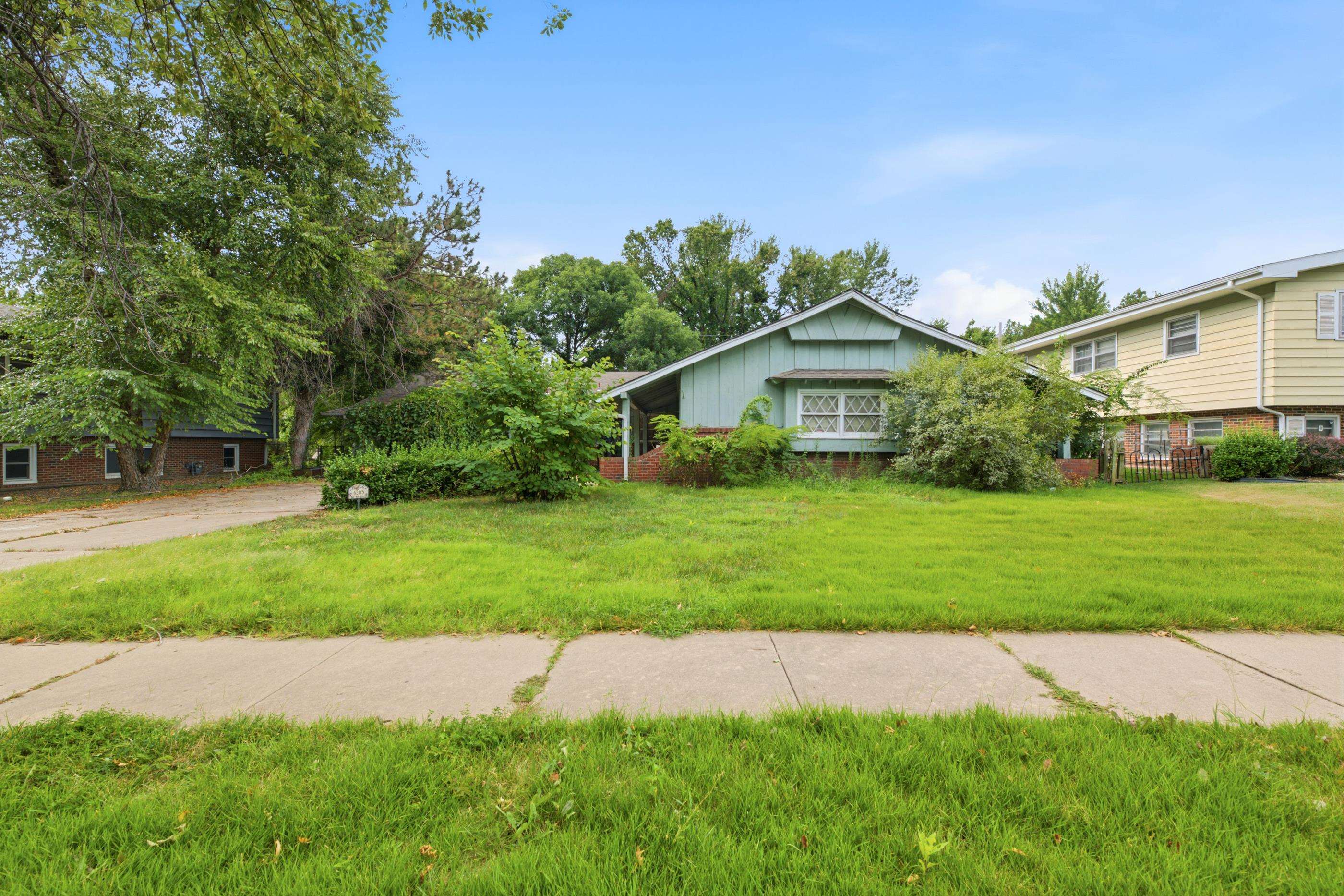 6205 E 11th St N, Wichita, KS 67208