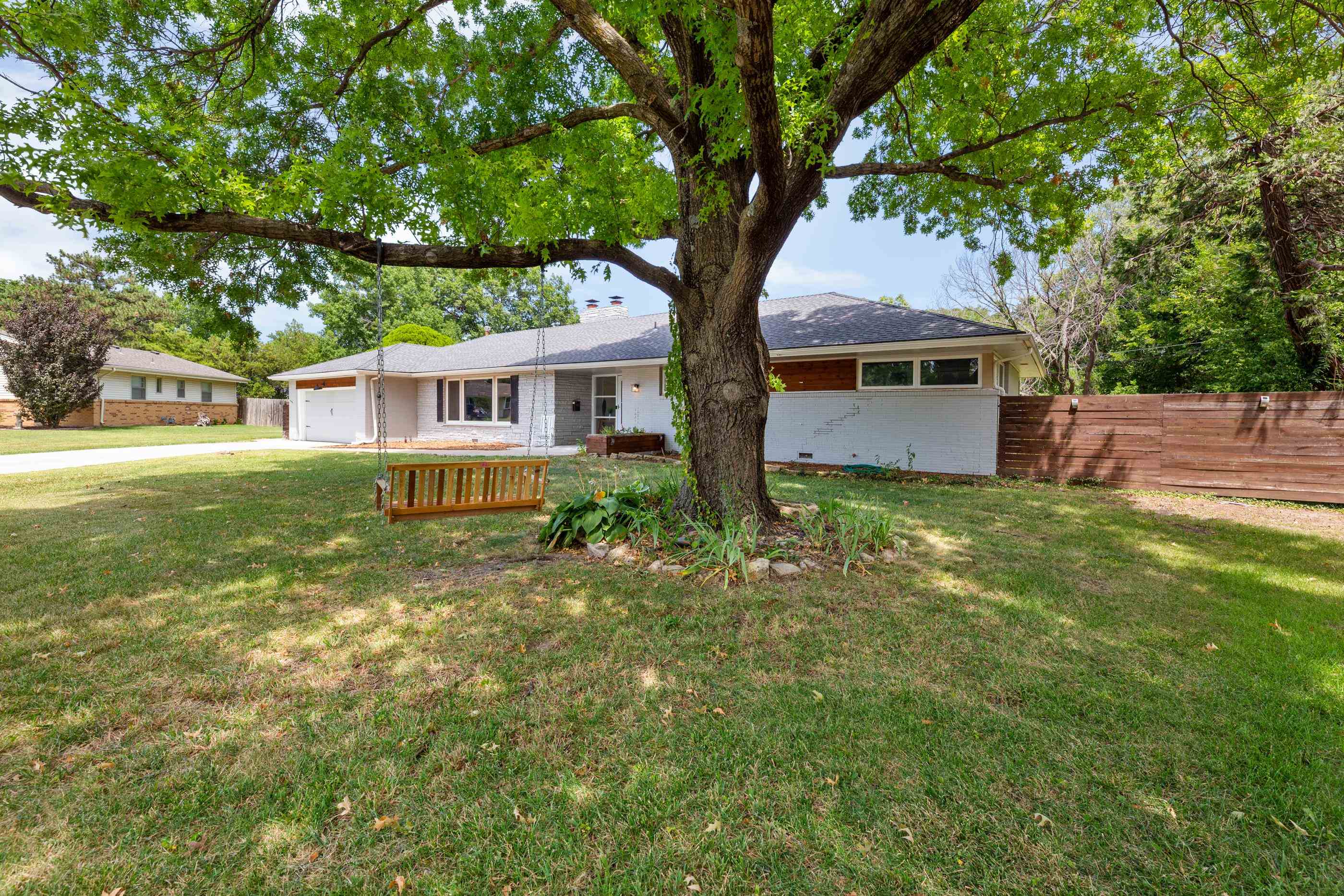 5650 E Coe Dr, Wichita, KS 67208