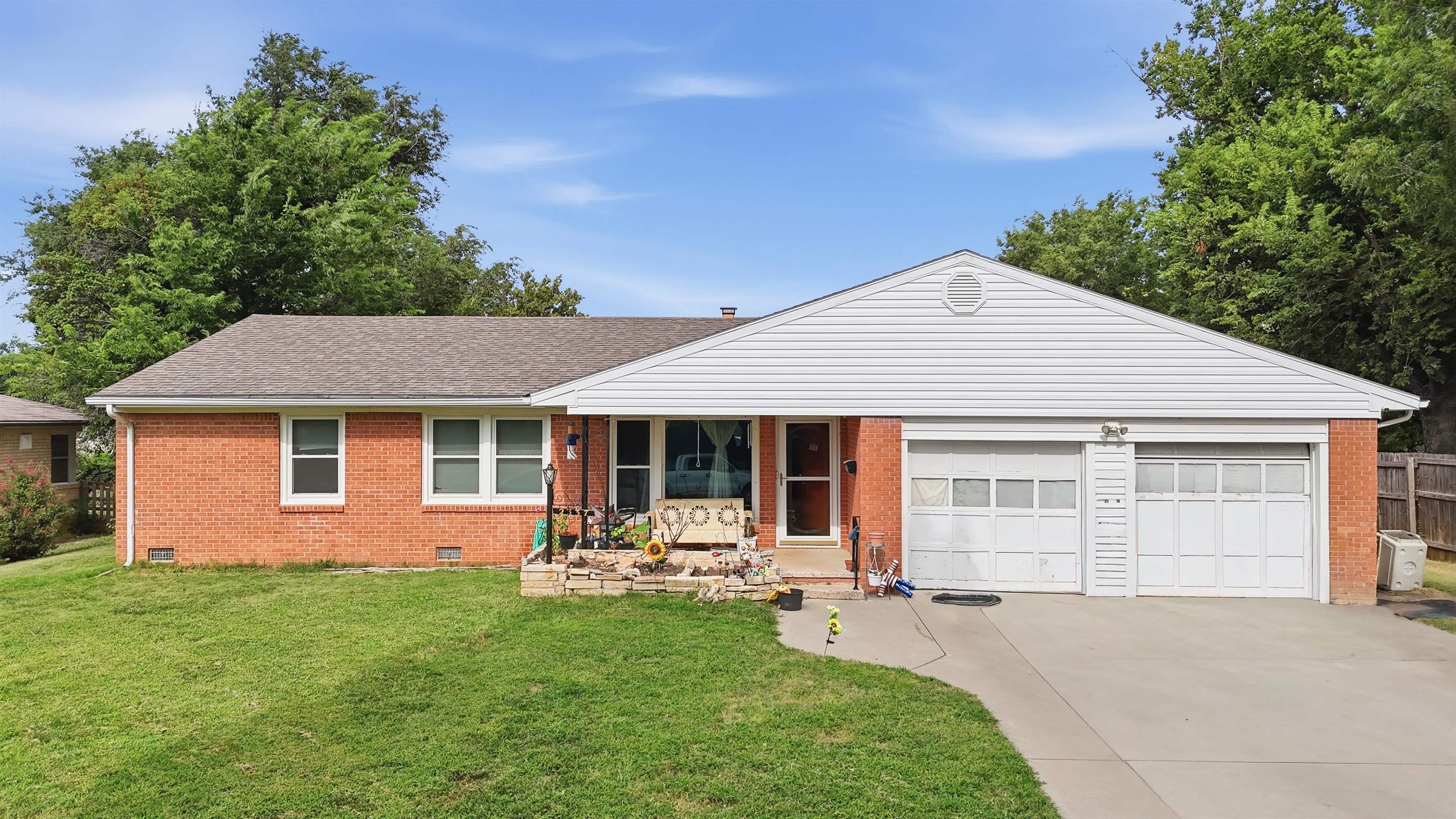 2337 S Crestway Ave, Wichita, KS 67218