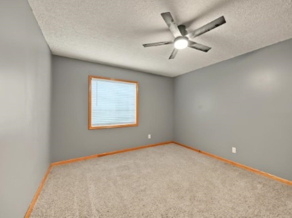 1802 Bluestem Ln, Salina, KS 67401