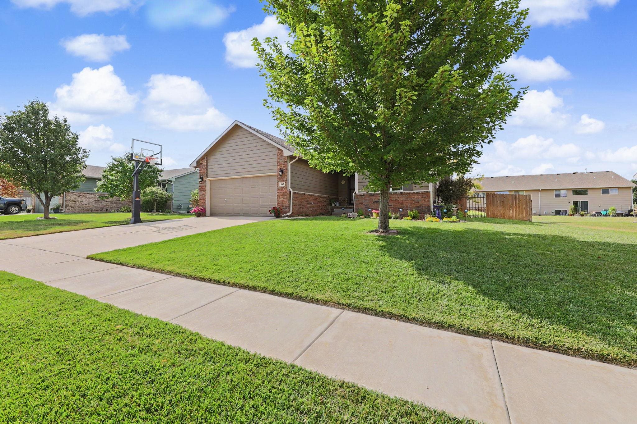 843 E Winding Lane St, Derby, KS 67037
