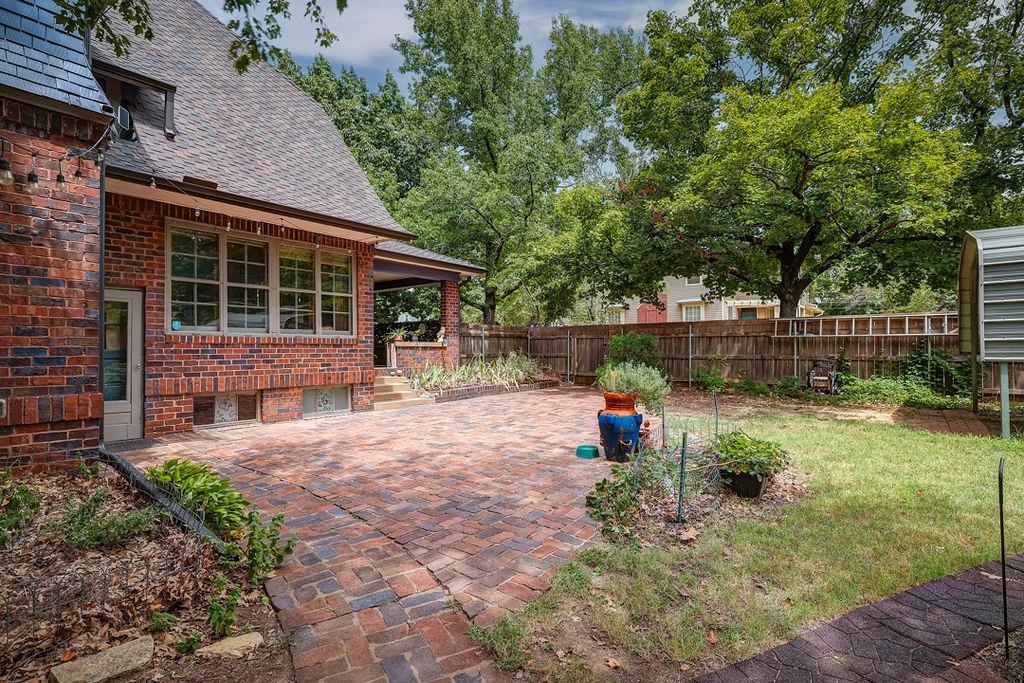 1321 E 9th Ave, Winfield, KS 67156