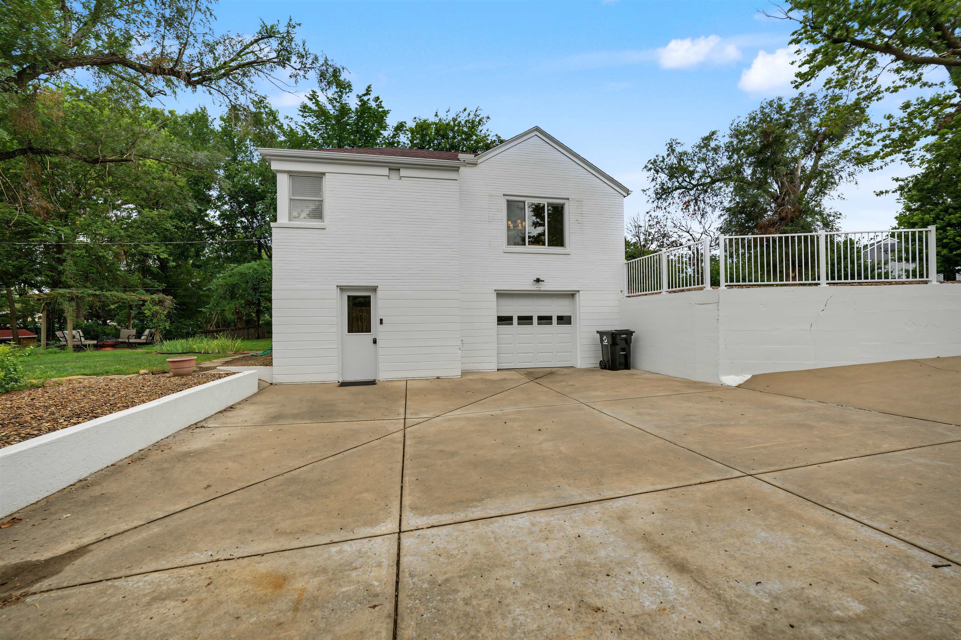 144 Overhill Rd, Salina, KS 67401